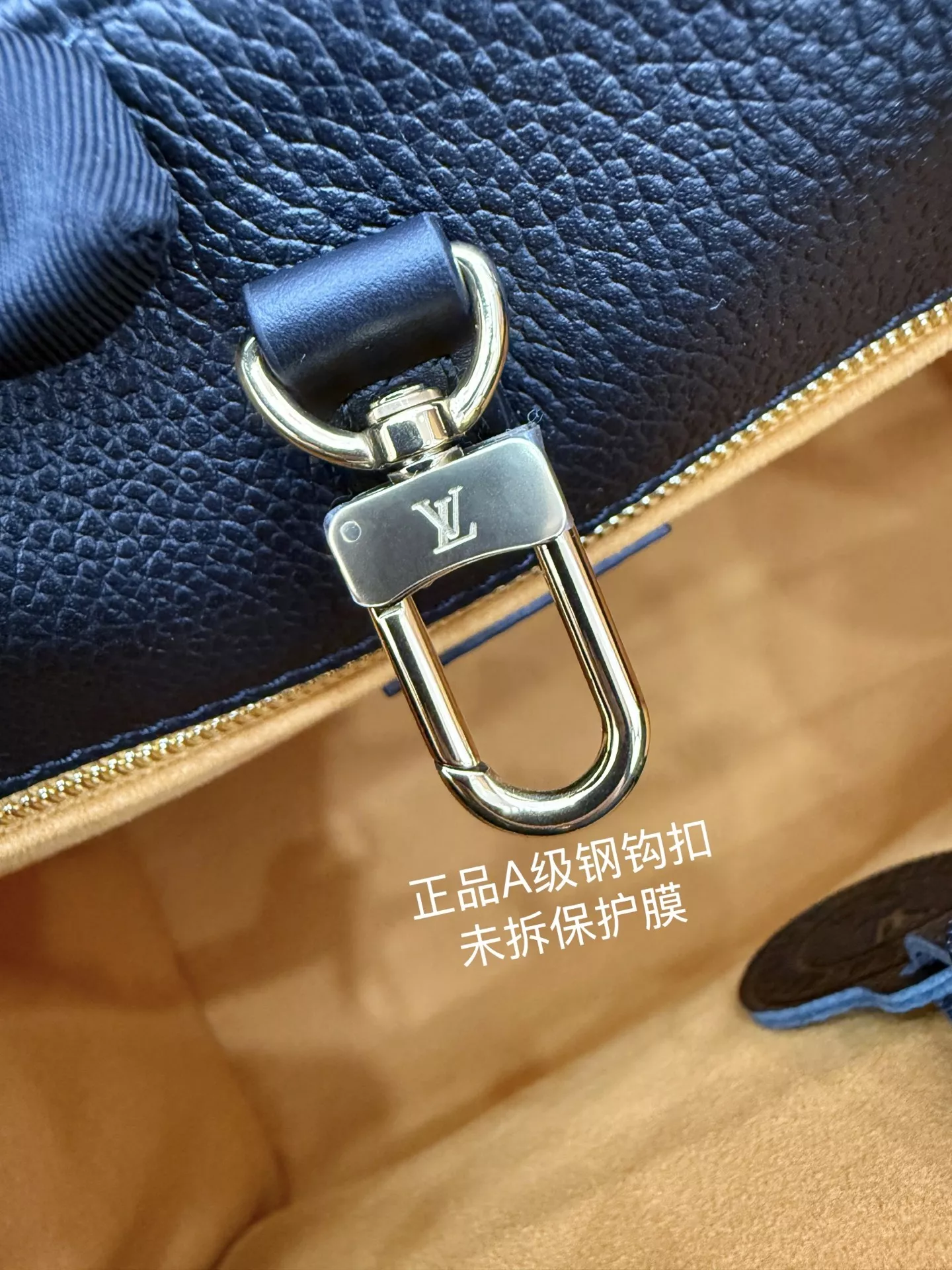 루이비통 엠보싱 패턴 토트백 상세 이미지 11