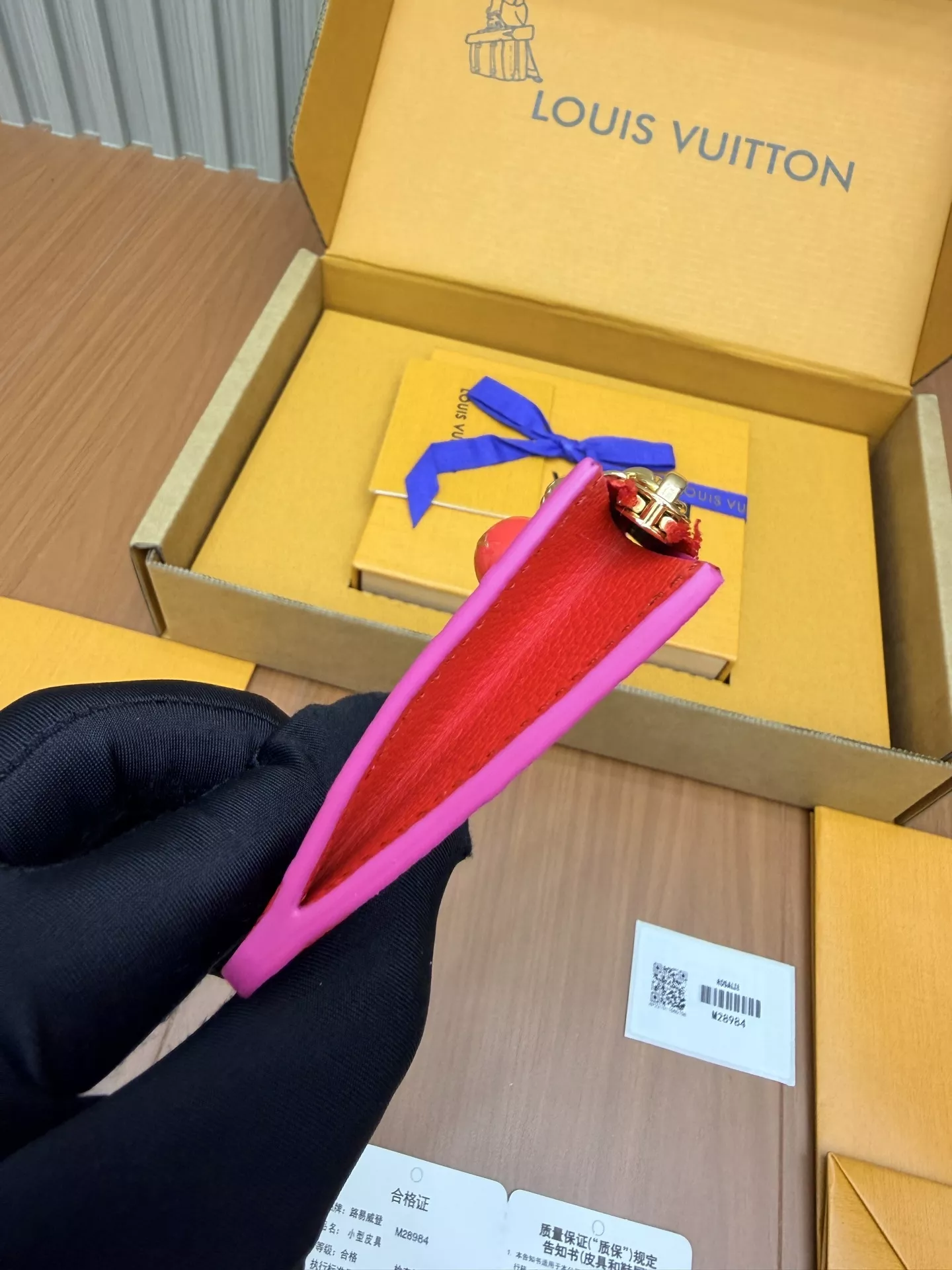 루이비통 엠보싱 모노그램 카드 지갑 상세 이미지 7