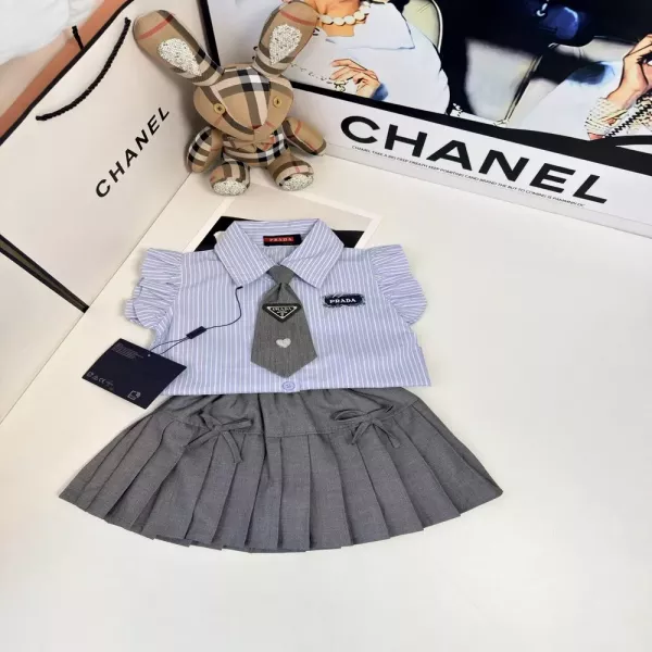 프라다 여아 스트라이프 셔츠, 스커트, 넥타이 3종 세트