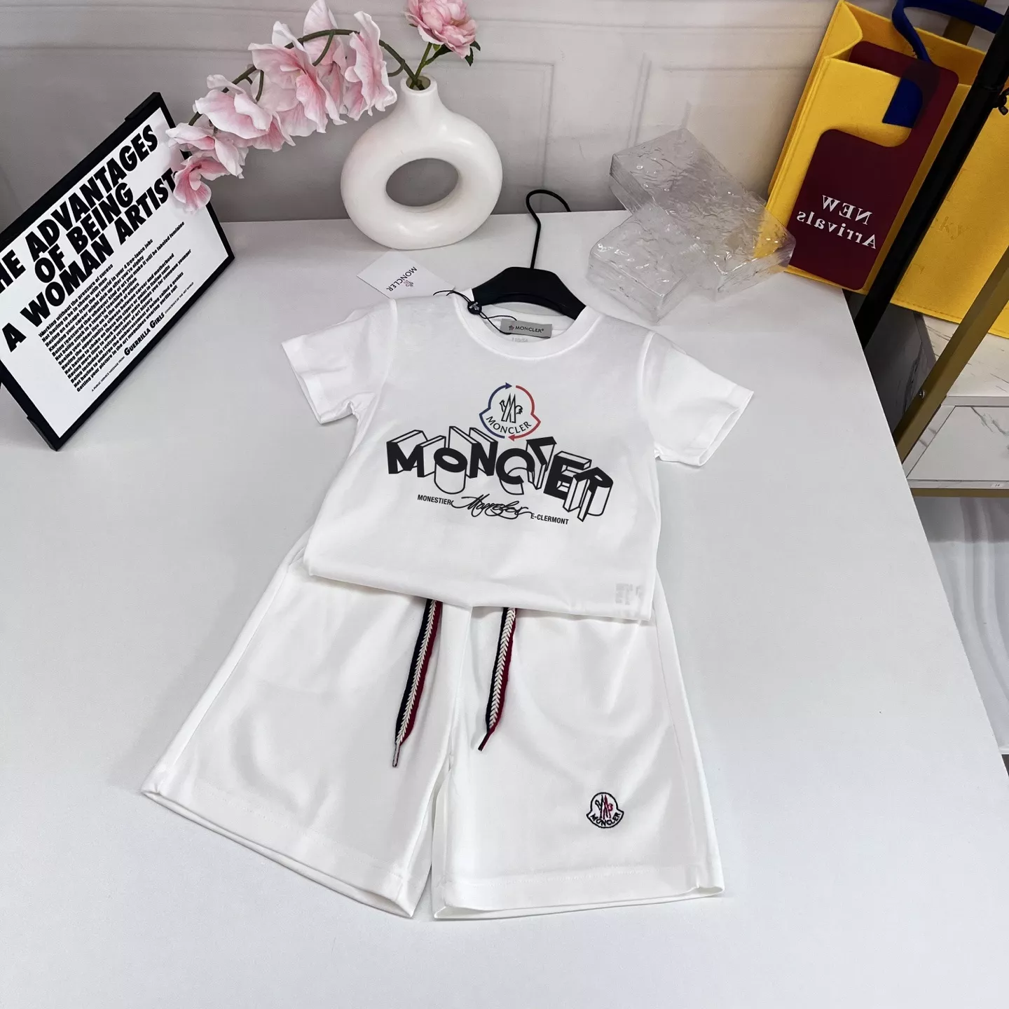몽클레어 아동 반소매 티셔츠와 반바지 세트 상세 이미지 2