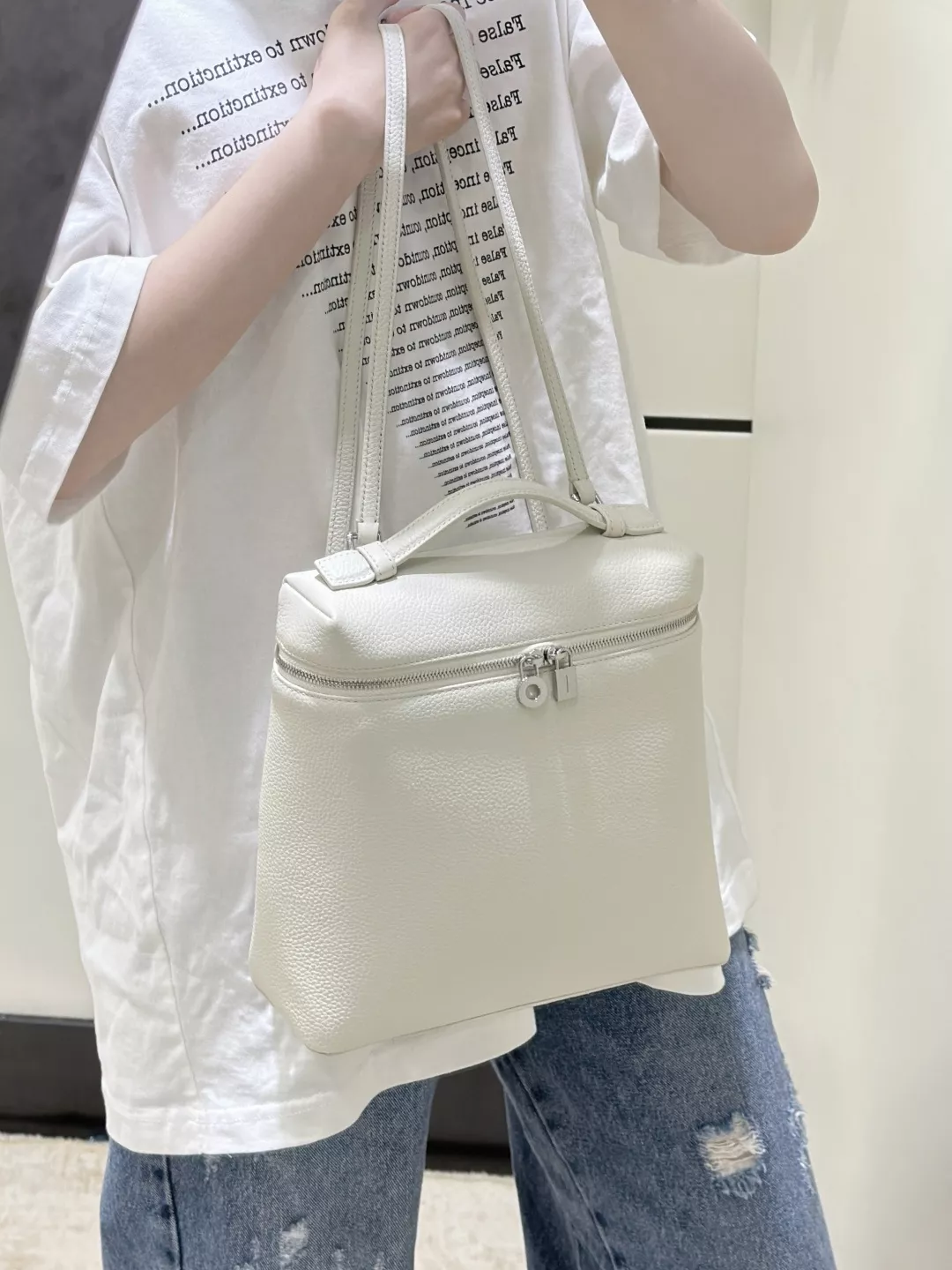 로로피아나 박스형 백팩 상세 이미지 11
