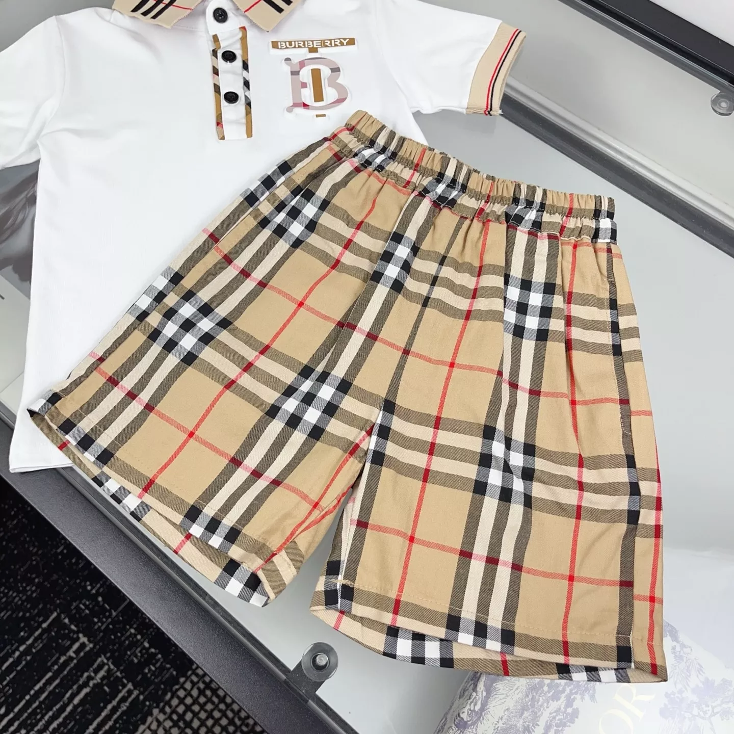 버버리 폴로 티셔츠와 체크 반바지 세트 상세 이미지 9