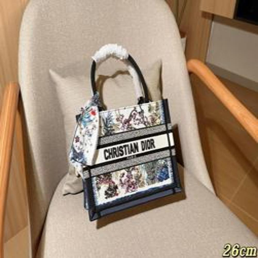 디올 Book Tote 플로럴 자수 토트백