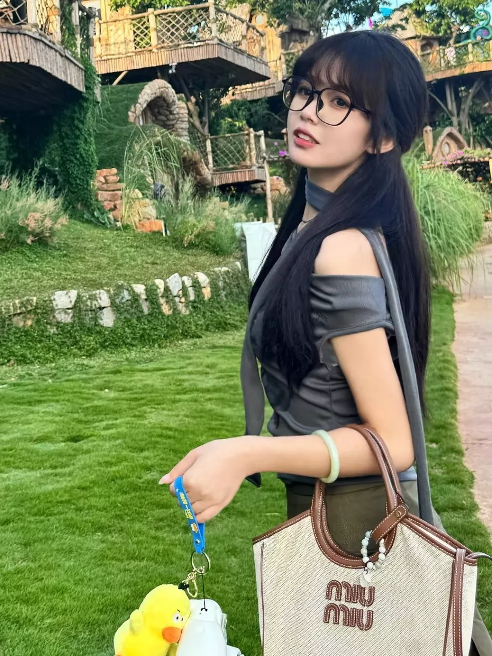 미우미우 아이비 캔버스 토트백 상세 이미지 26