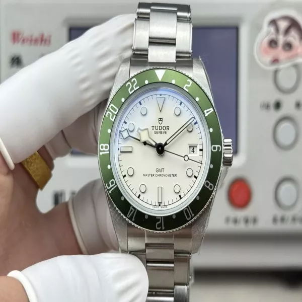 튜더 블랙 베이 1958 GMT 메탈 시계
