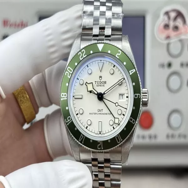 튜더 블랙 베이 1958 GMT 메탈 시계