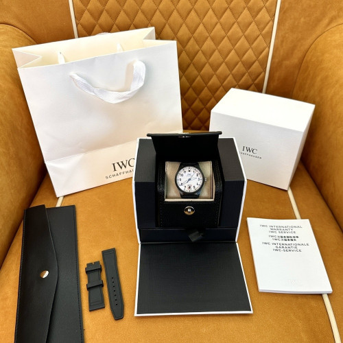 IWC샤프하우젠 파일럿 시리즈 탑건 블랙 에이스 특별판 손목시계