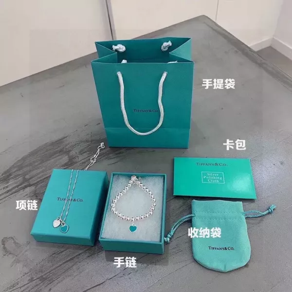 티파니앤코 하트 모티브 목걸이와 팔찌 세트