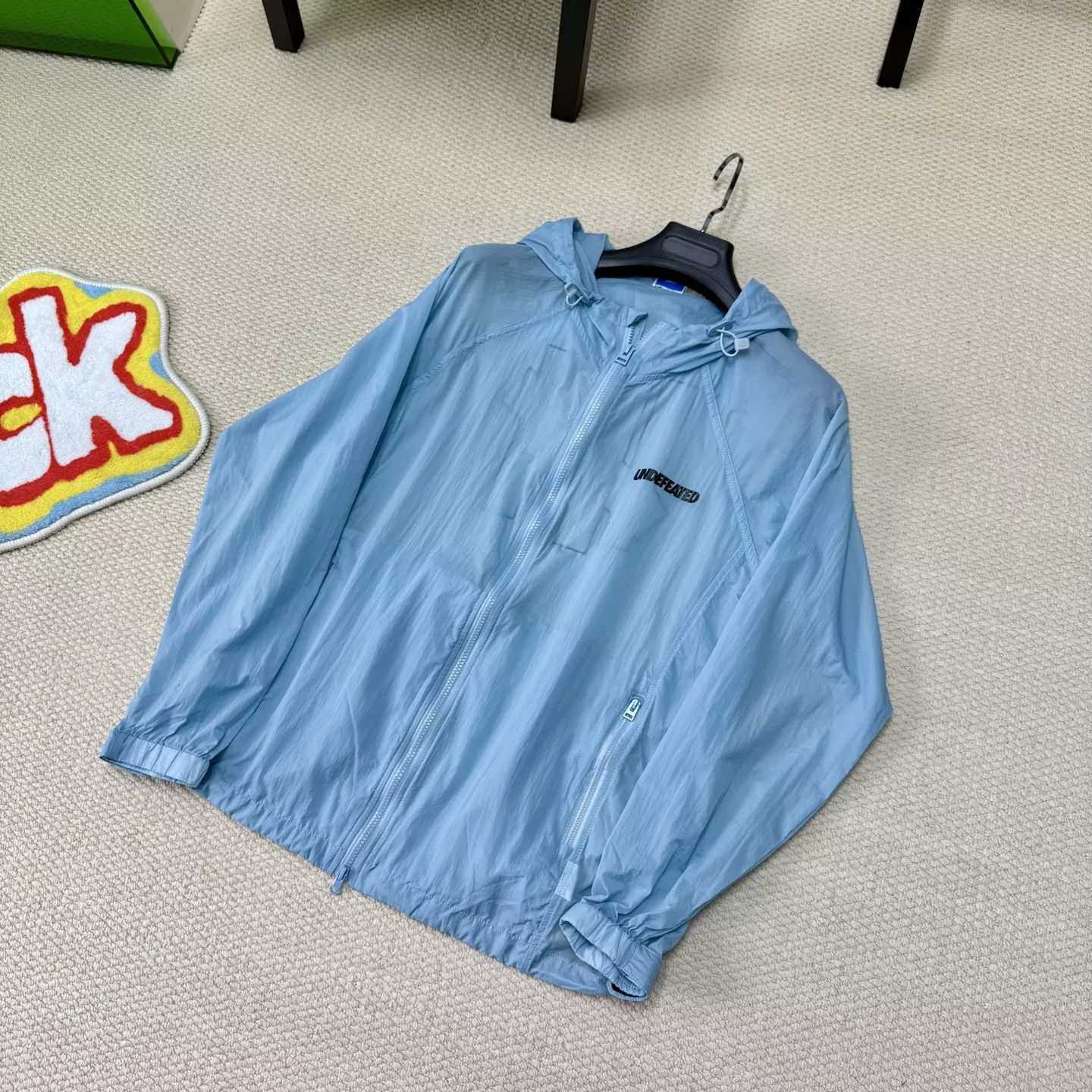 언디피티드 경량 후드 자외선 차단 재킷 상세 이미지 2