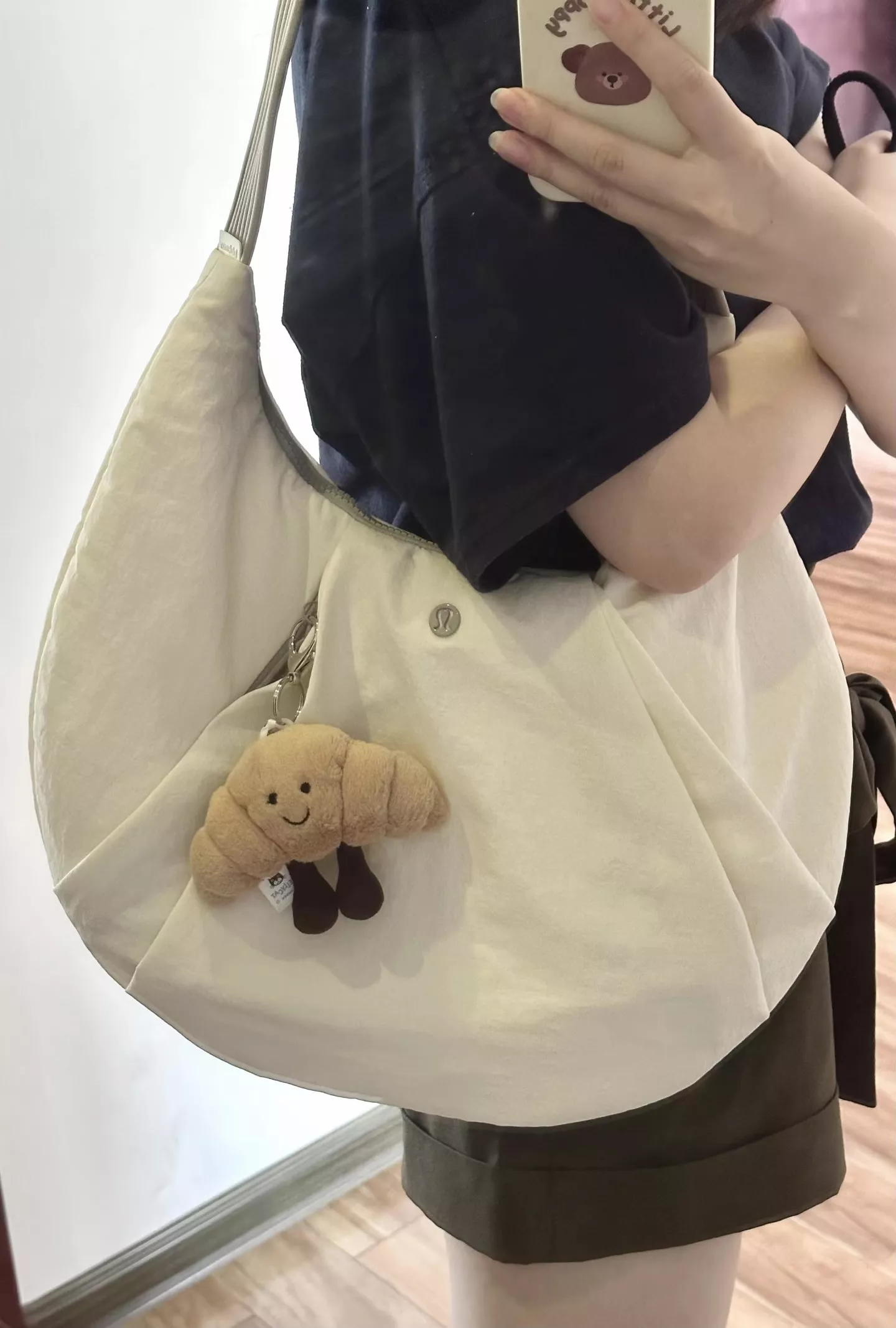 룰루레몬 반달 쉐입 나일론 숄더백 상세 이미지 25