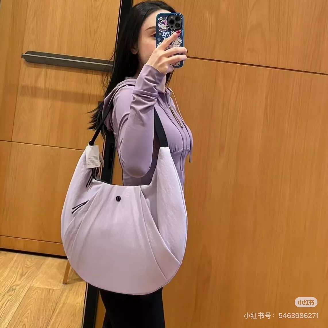 룰루레몬 반달 쉐입 나일론 숄더백 상세 이미지 24