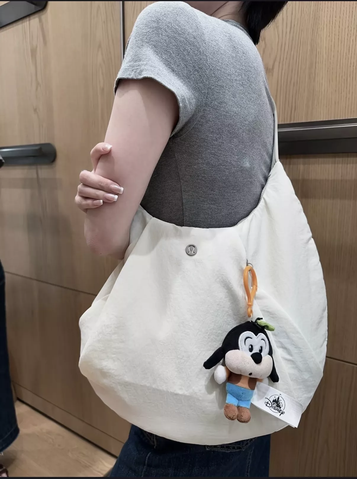 룰루레몬 반달 쉐입 나일론 숄더백 상세 이미지 19