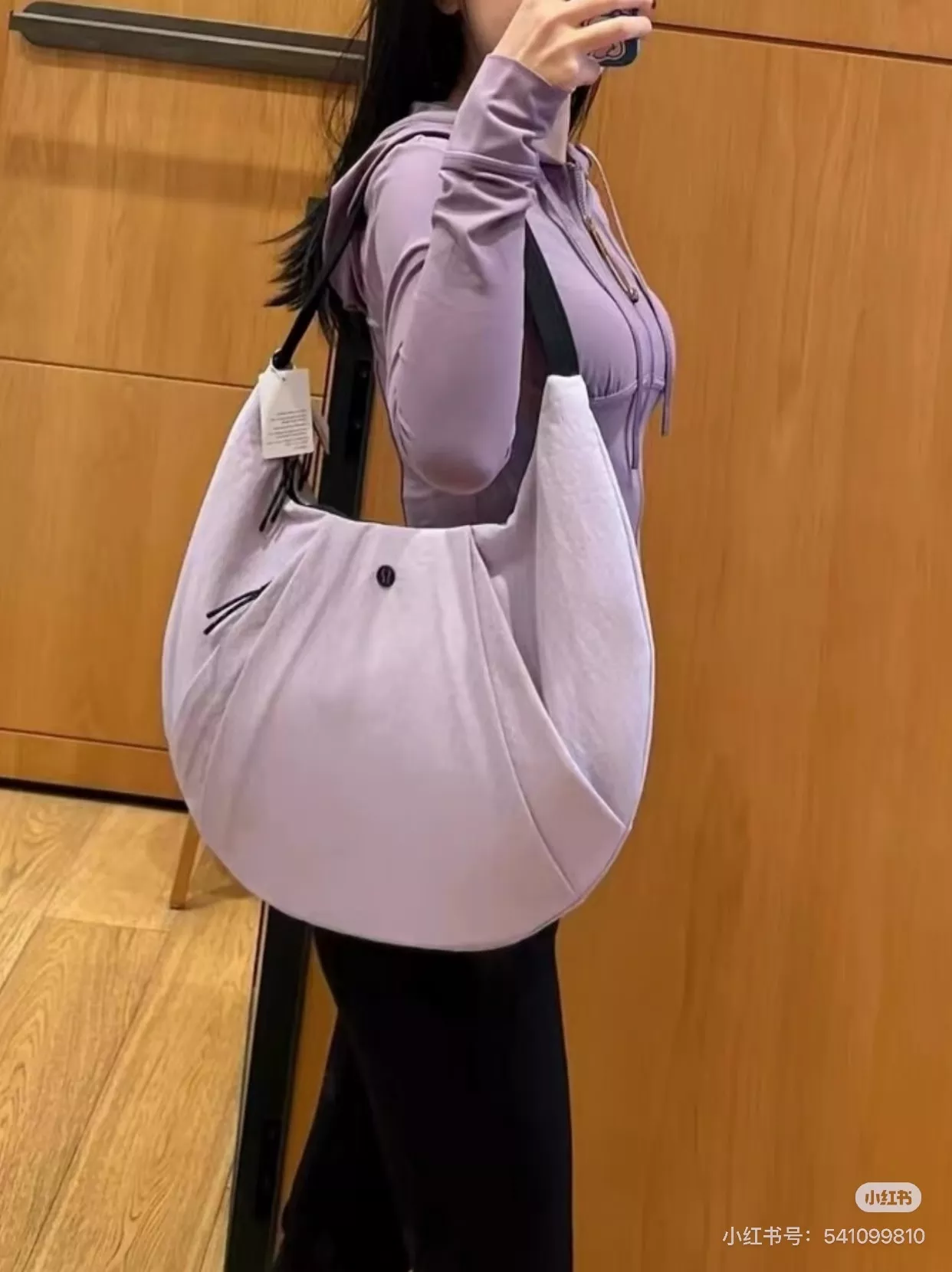 룰루레몬 반달 쉐입 나일론 숄더백 상세 이미지 56