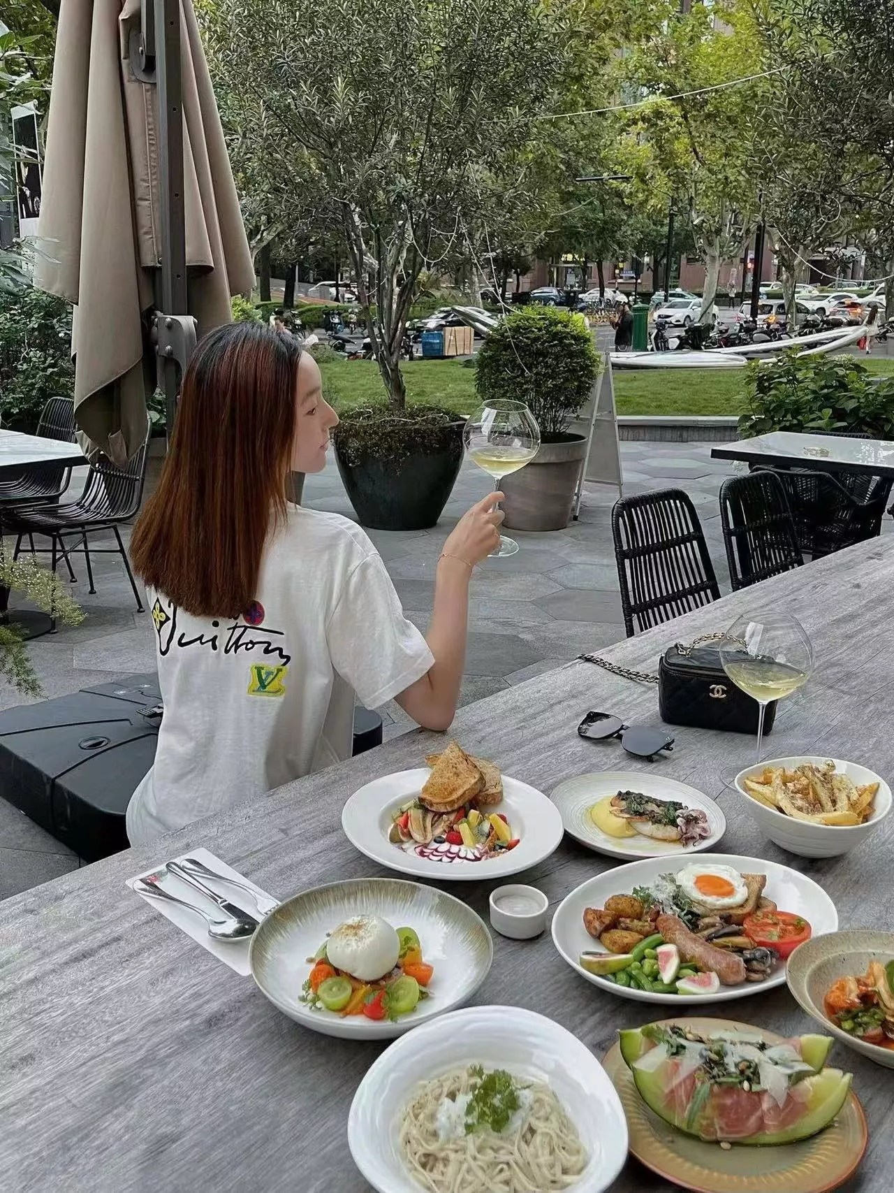 루이비통 자수 로고 반소매 티셔츠 상세 이미지 12