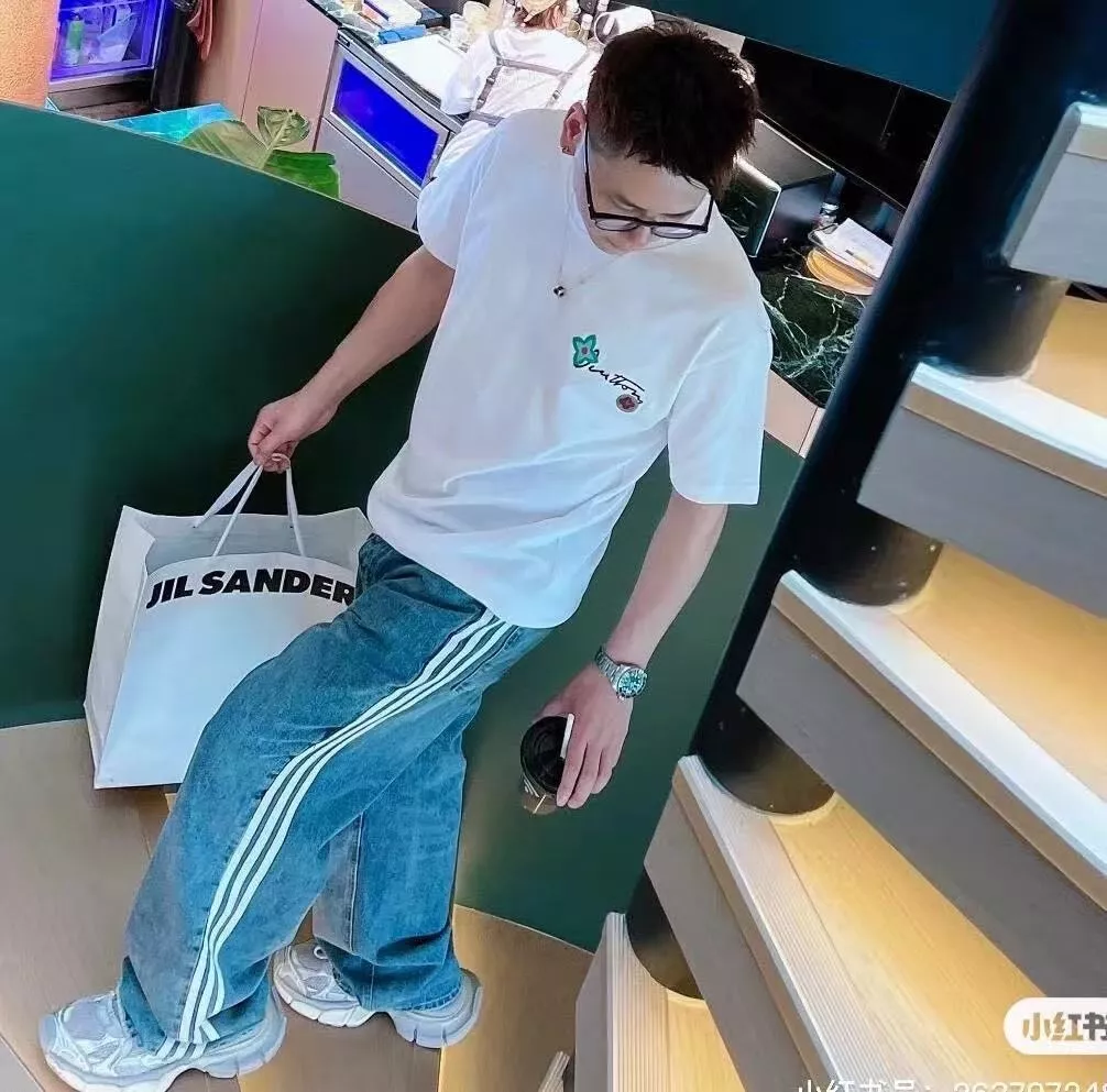 루이비통 자수 로고 반소매 티셔츠 상세 이미지 10