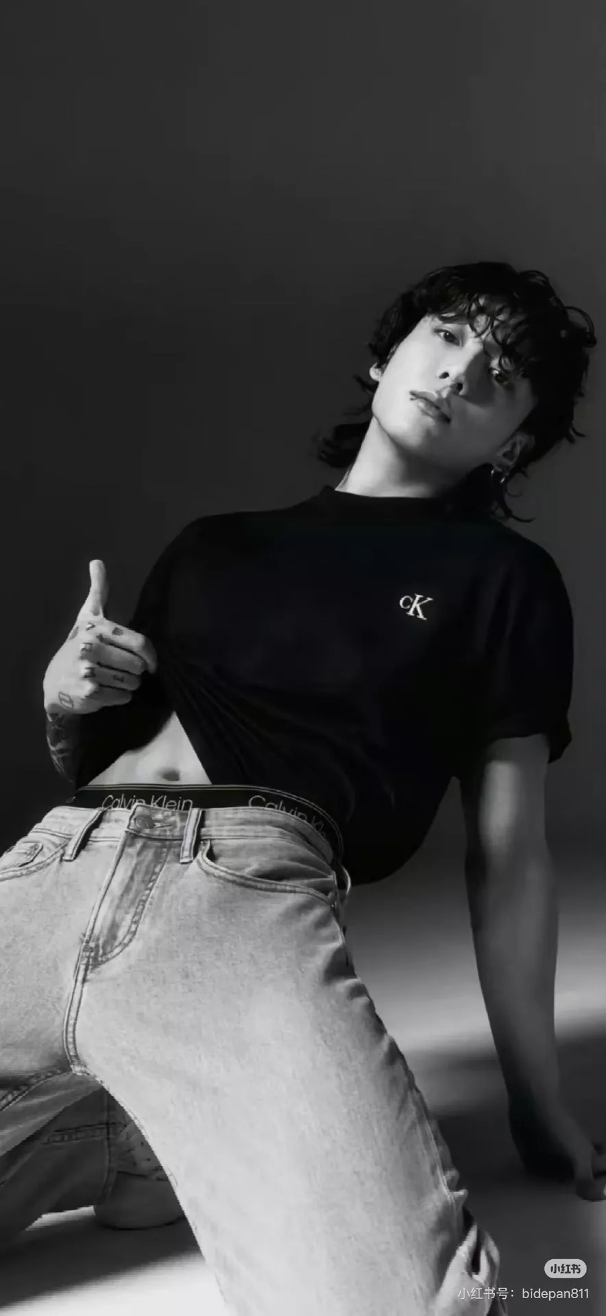 캘빈클라인 백 레터링 스틸 엠보 반소매 티셔츠 상세 이미지 10