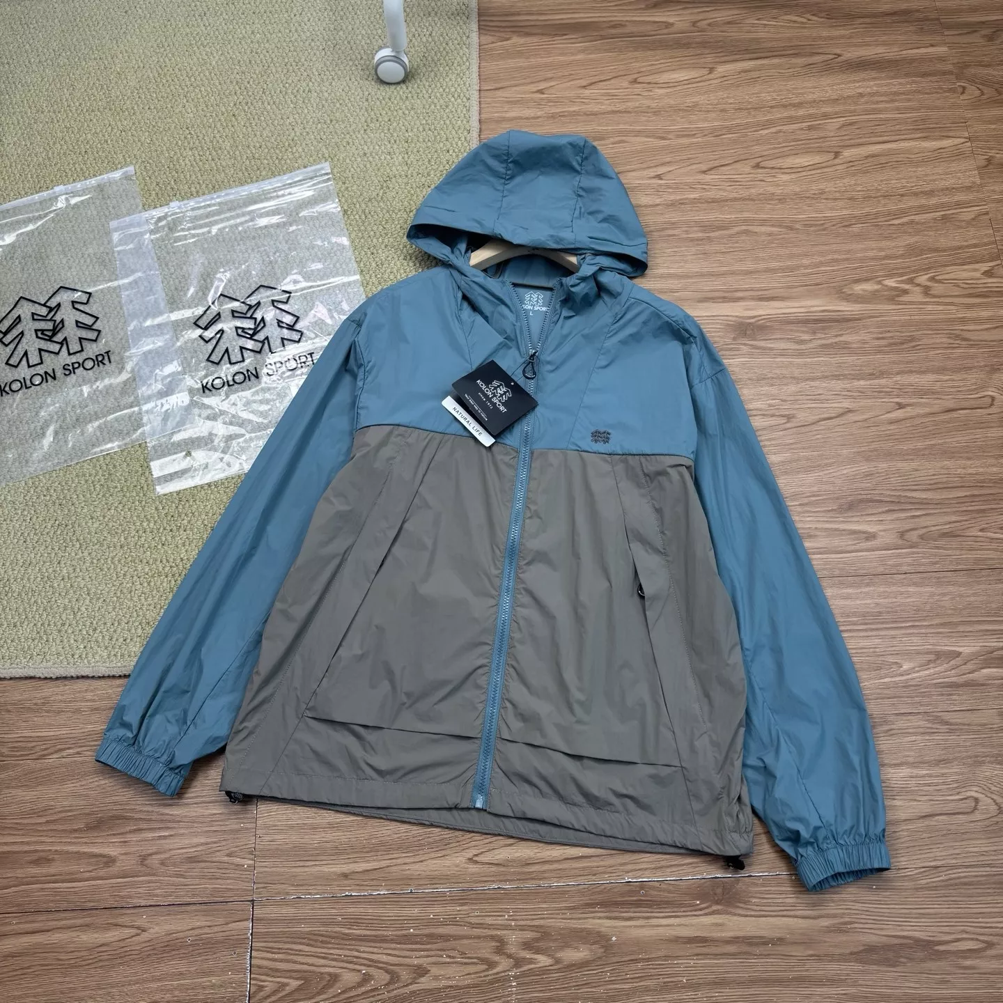 코오롱스포츠 경량 후드 자외선 차단 재킷 상세 이미지 2