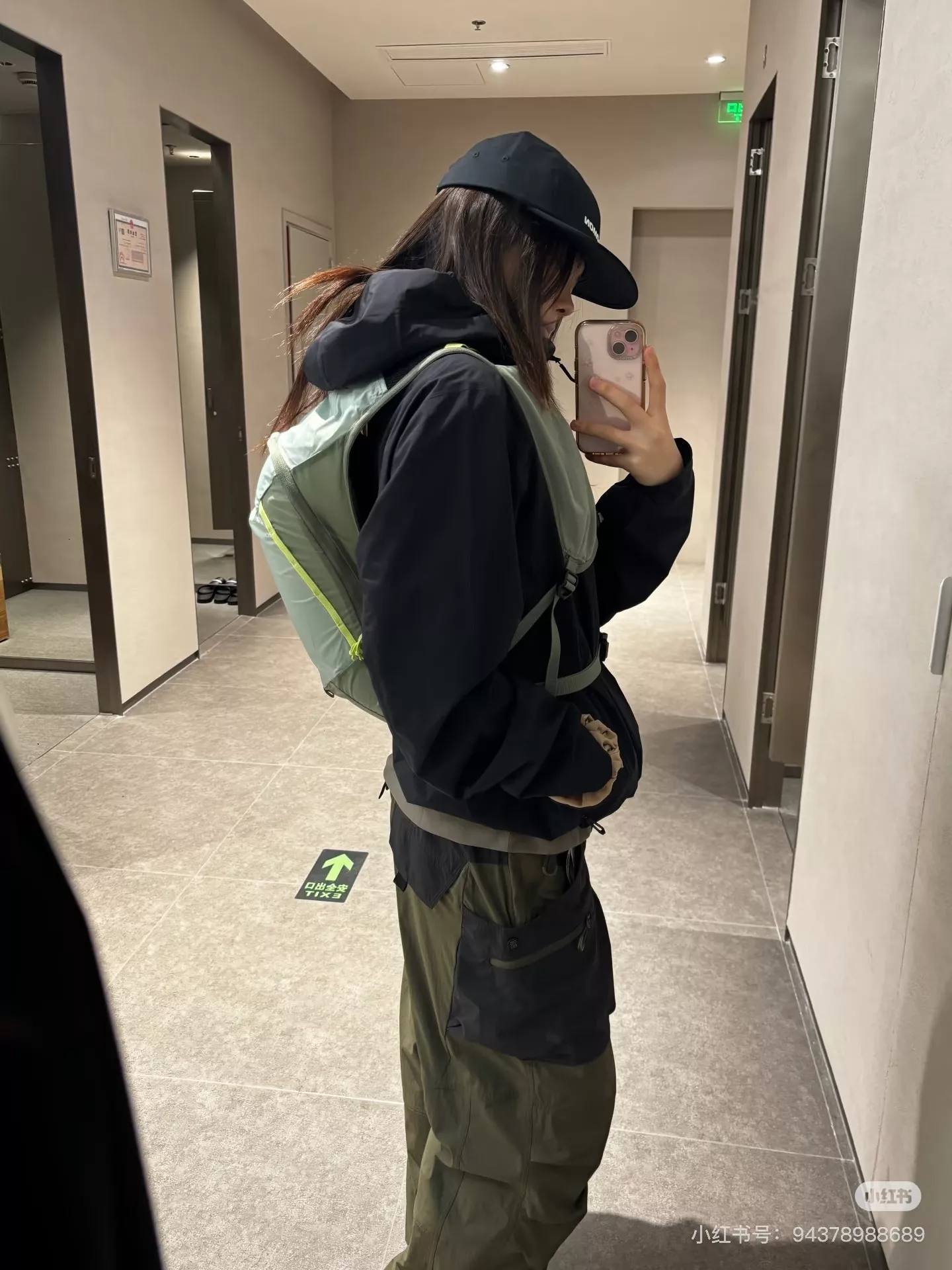 살로몬 카고 포켓 디테일의 방수 캐쥬얼 팬츠 상세 이미지 24