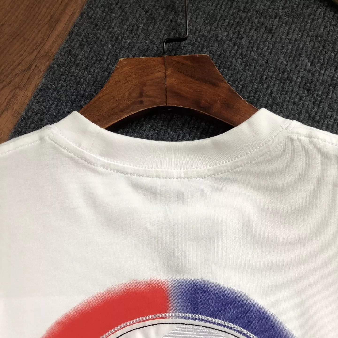 몽클레어 자수 로고 라운드넥 반소매 티셔츠 상세 이미지 7
