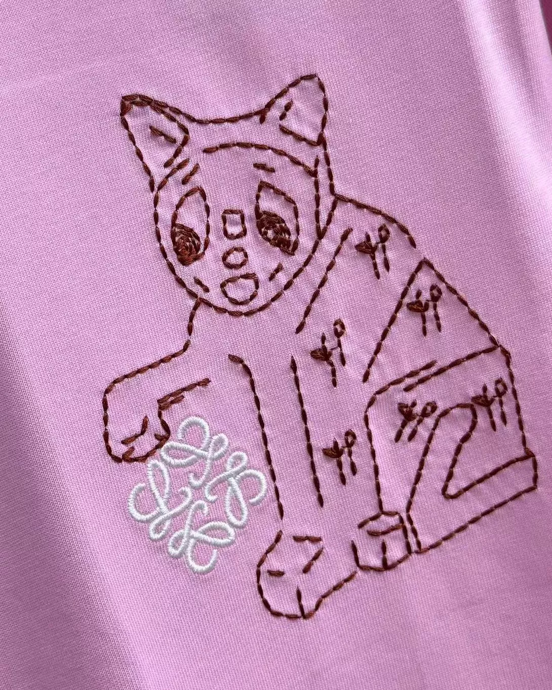 로에베 고양이 자수 로고 루즈핏 반소매 티셔츠 상세 이미지 5