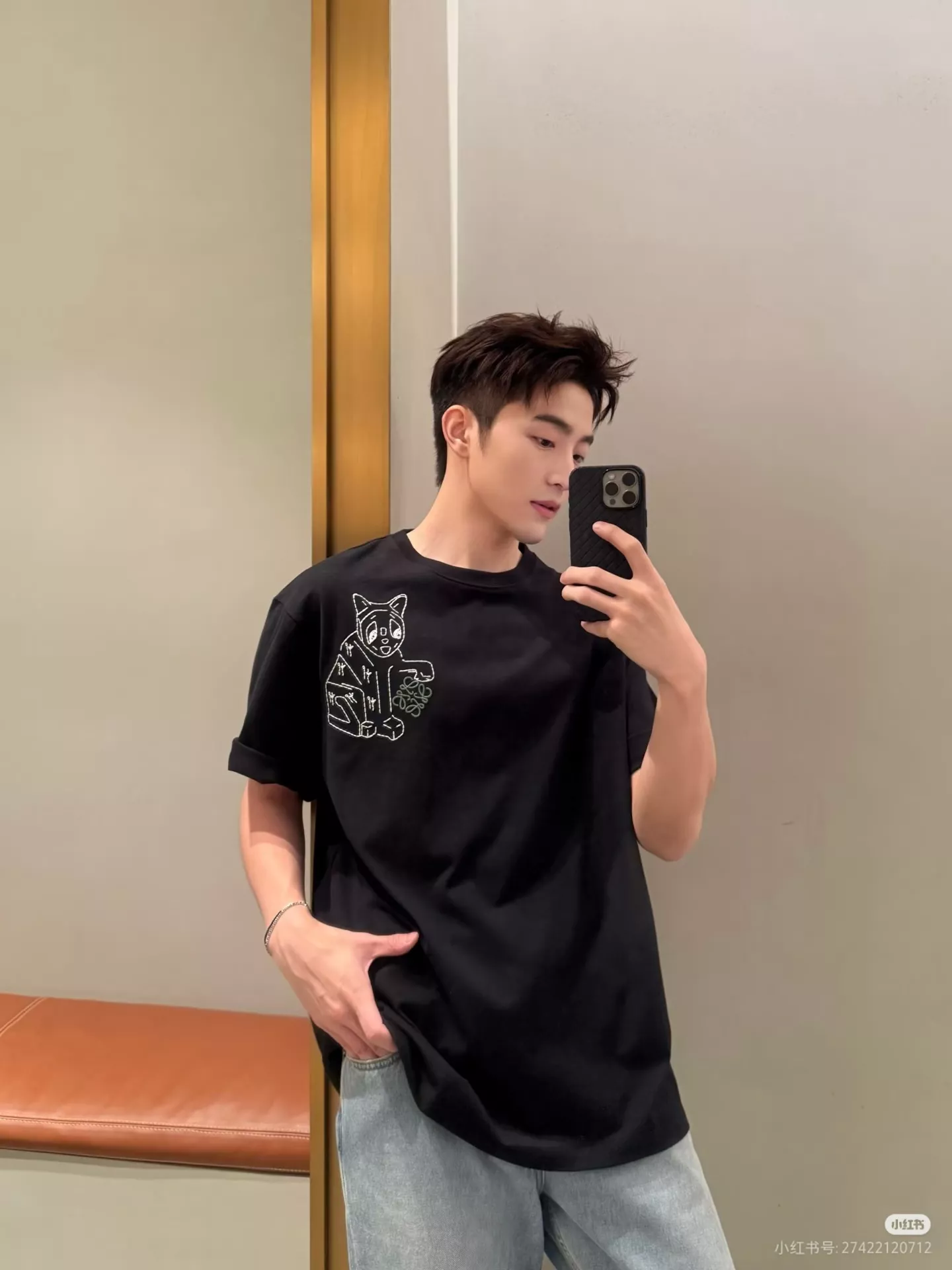 로에베 고양이 자수 로고 루즈핏 반소매 티셔츠 상세 이미지 11