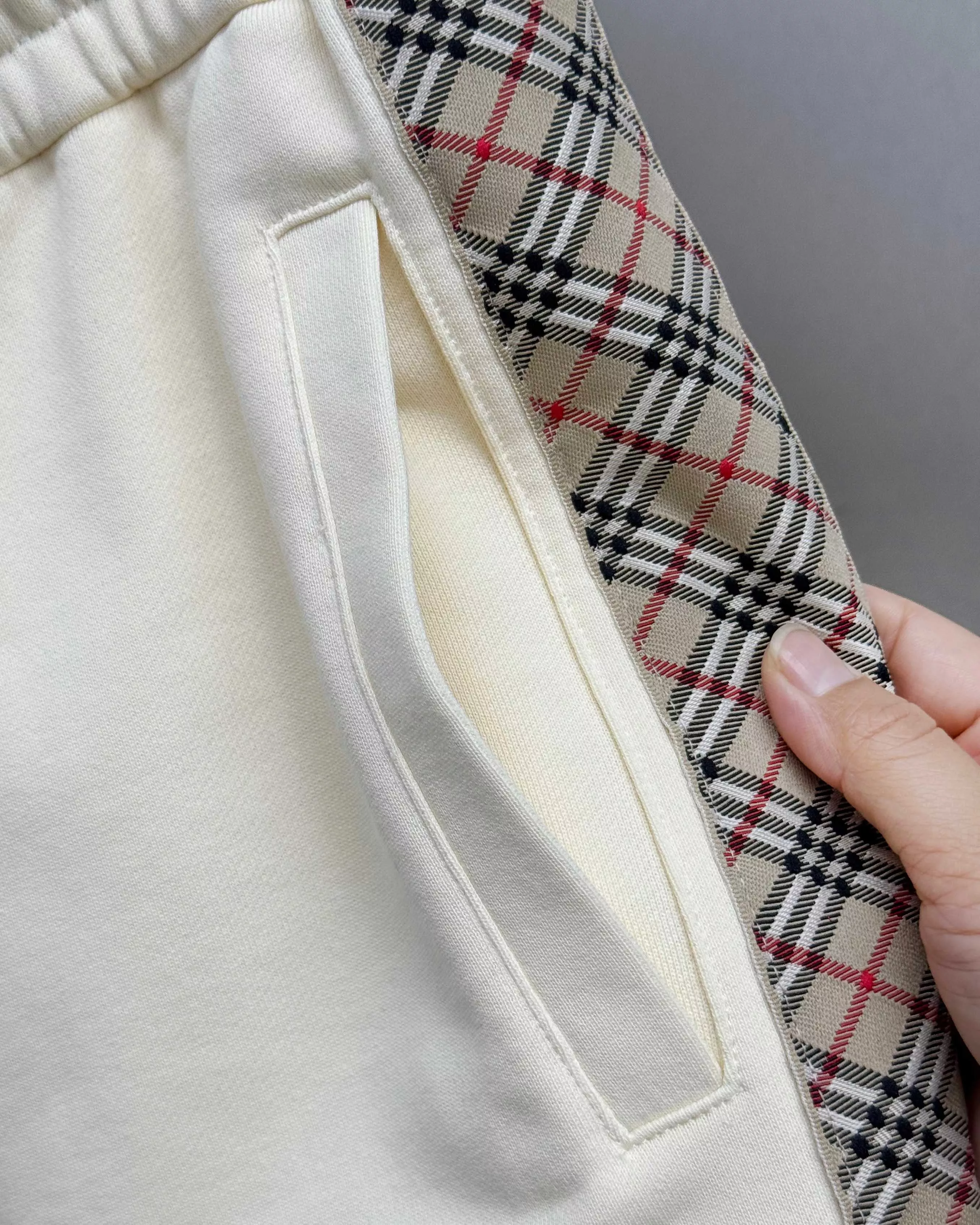 버버리 전마 기사 자수 로고 허리 스트링 하프 팬츠 상세 이미지 5