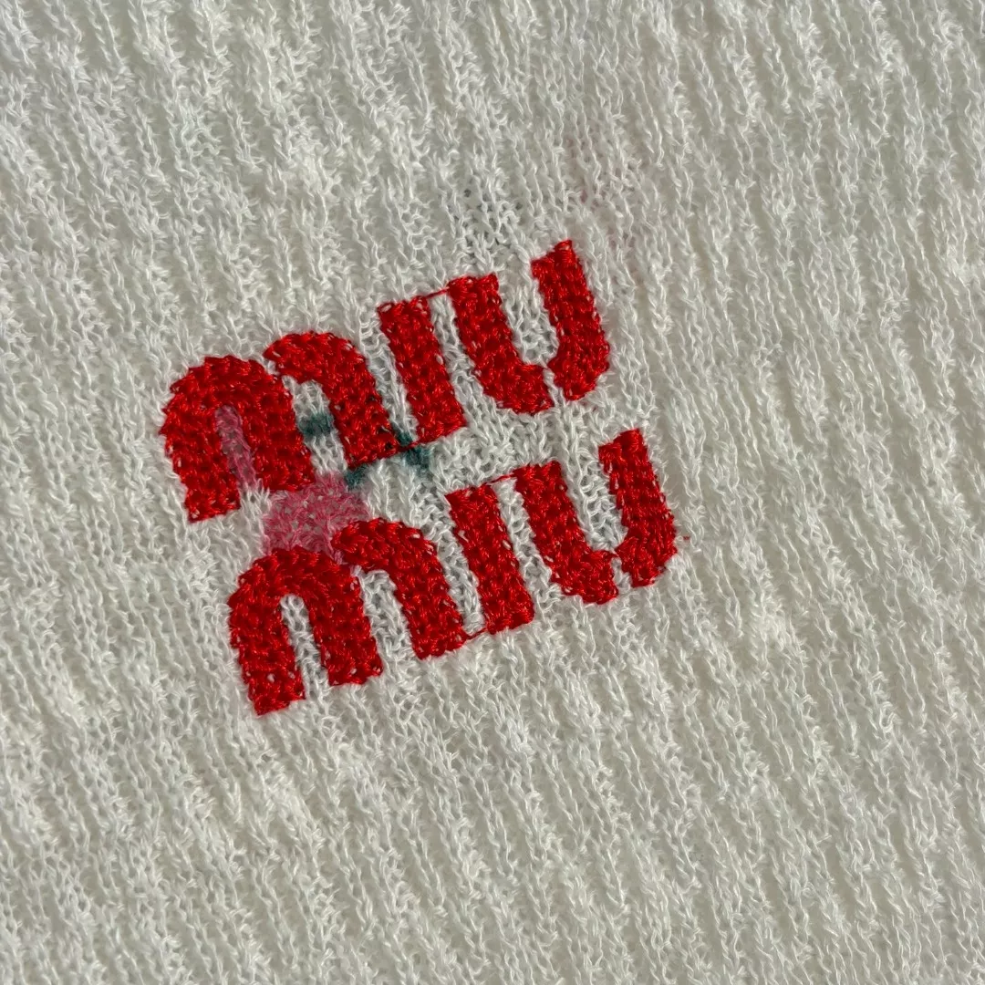 미우미우 로고 자수 체리 포인트 민소매 니트 상세 이미지 5