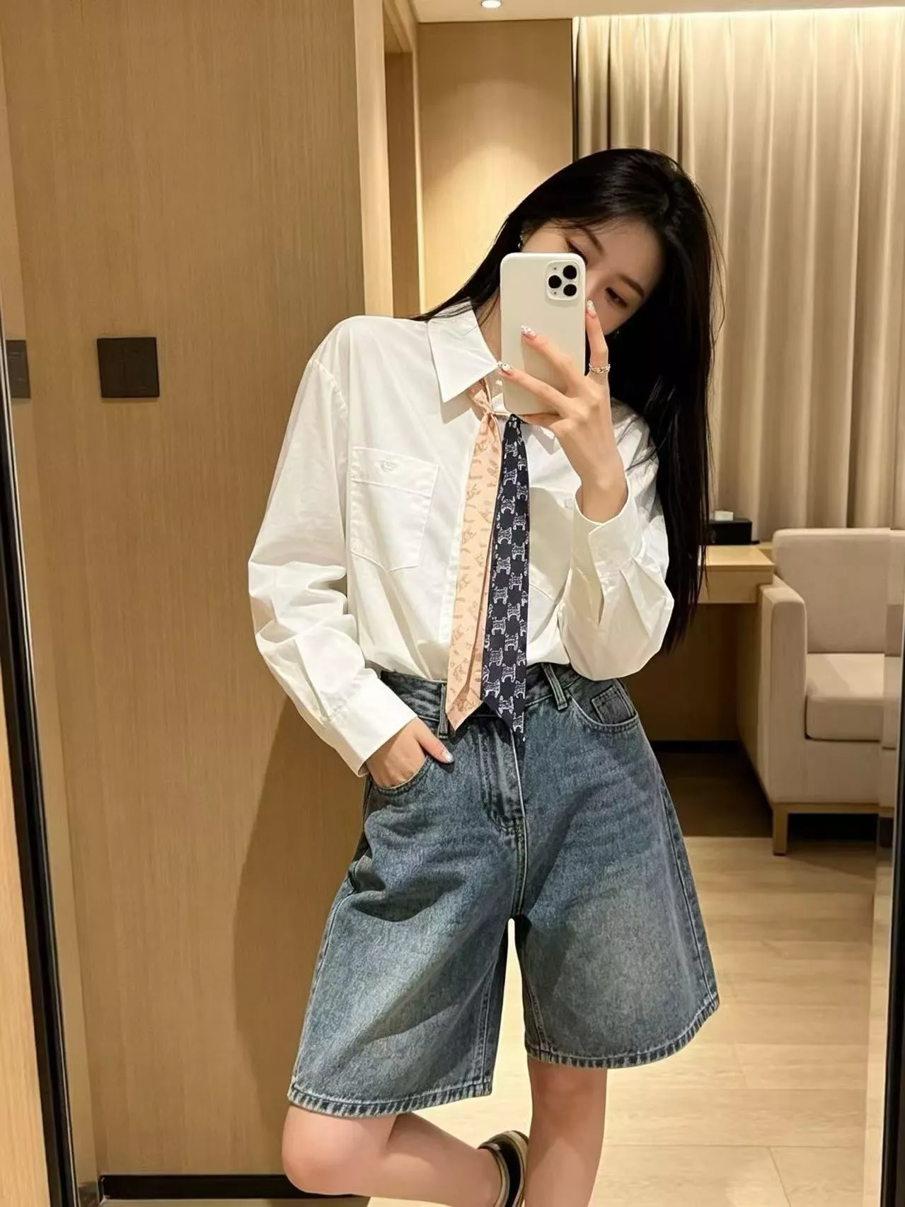 셀린느 로고 프린트 타이 장식 긴소매 셔츠 상세 이미지 10