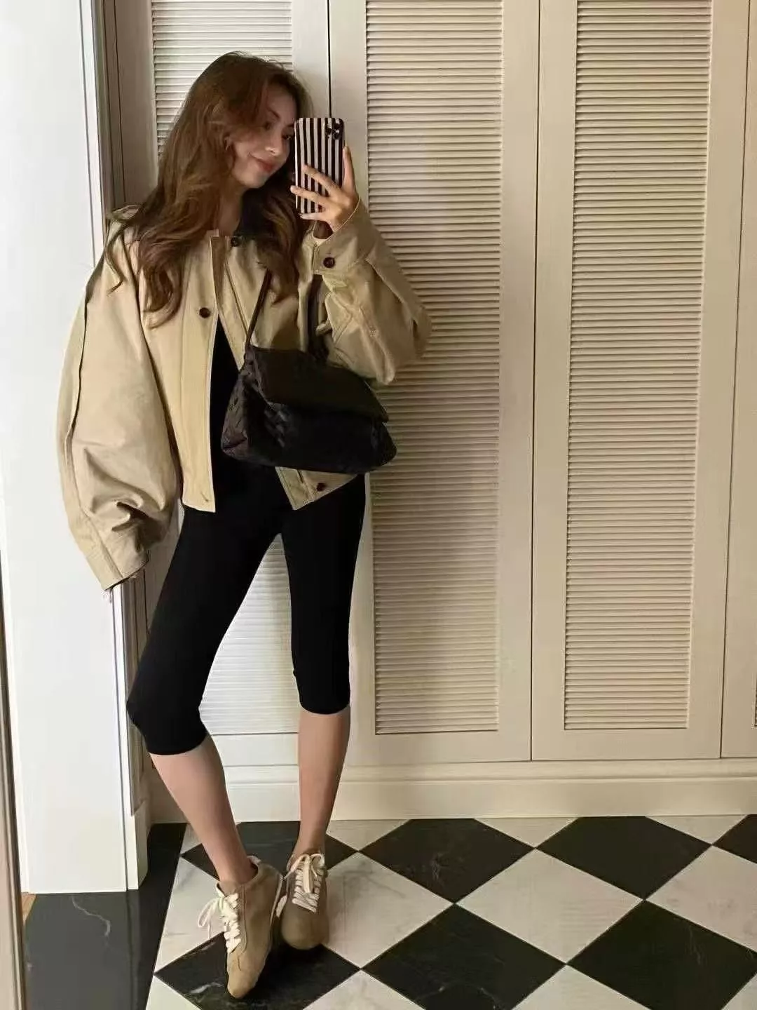 보테가베네타 격자 짜임 디테일의 PU 배색 카라 긴소매 재킷 상세 이미지 12