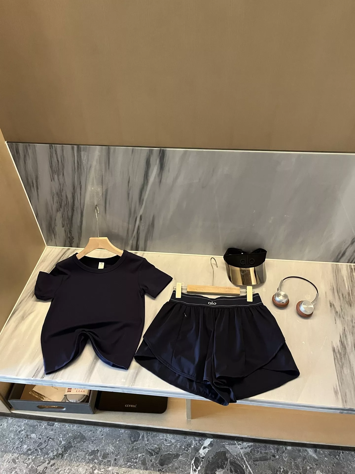 알로요가 백 로고 베이직 크롭 반소매 티셔츠 상세 이미지 28
