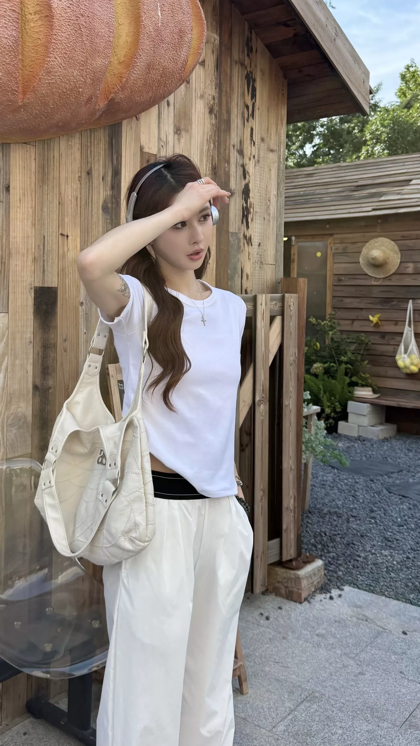 알로요가 백 로고 베이직 크롭 반소매 티셔츠 상세 이미지 54