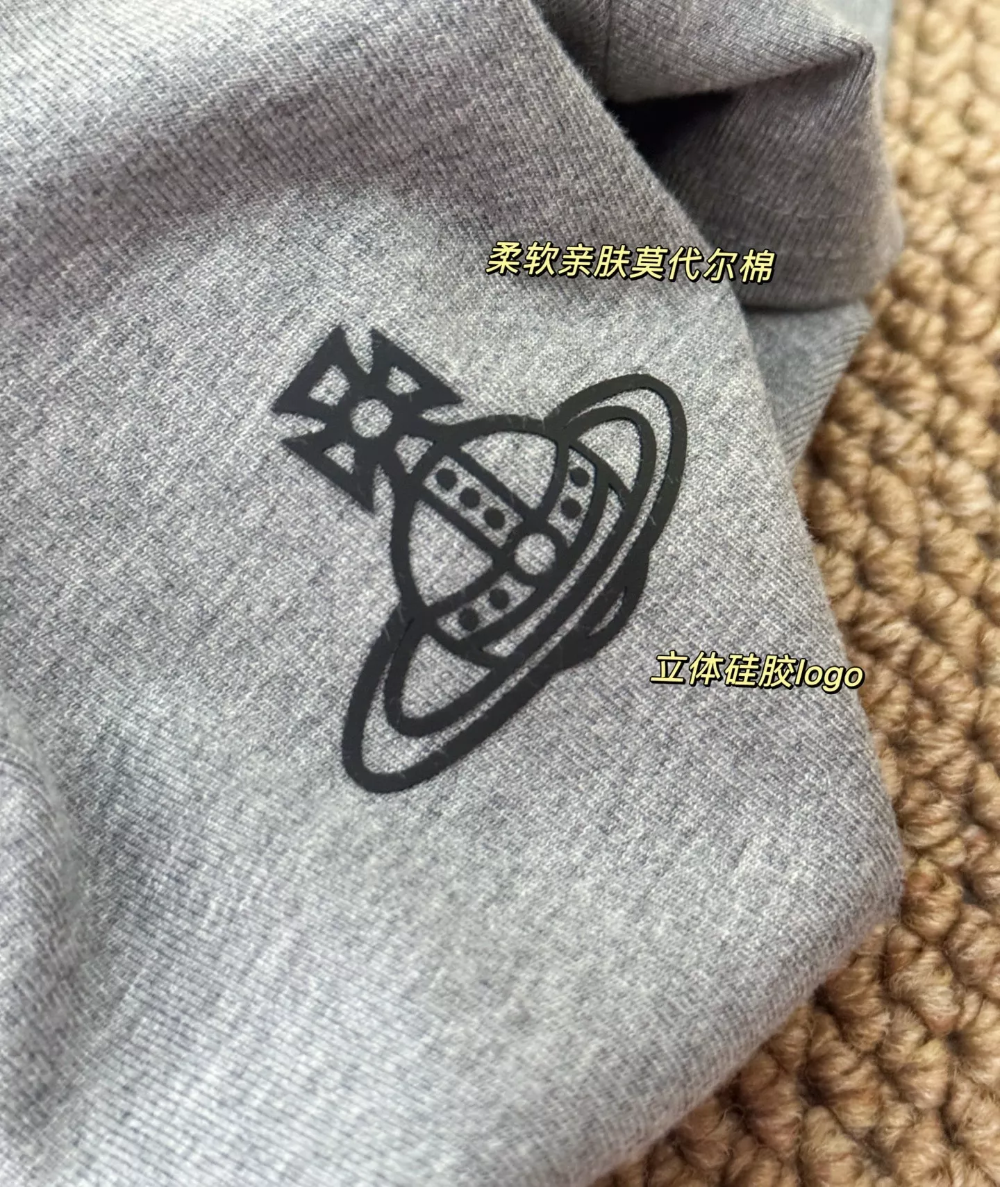 비비안웨스트우드 U넥 반소매 티셔츠와 와이드 팬츠 세트 상세 이미지 6