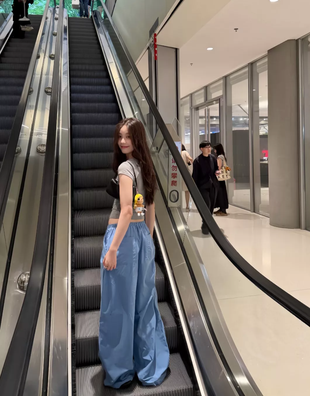 비비안웨스트우드 U넥 반소매 티셔츠와 와이드 팬츠 세트 상세 이미지 33