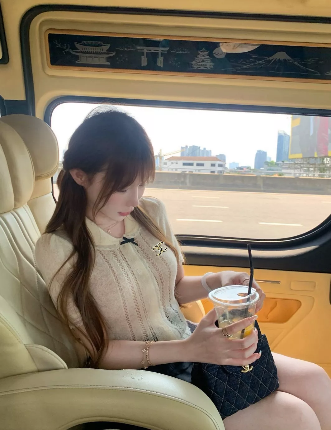 샤넬 배색 레이스 카라 반소매 니트 탑 상세 이미지 26