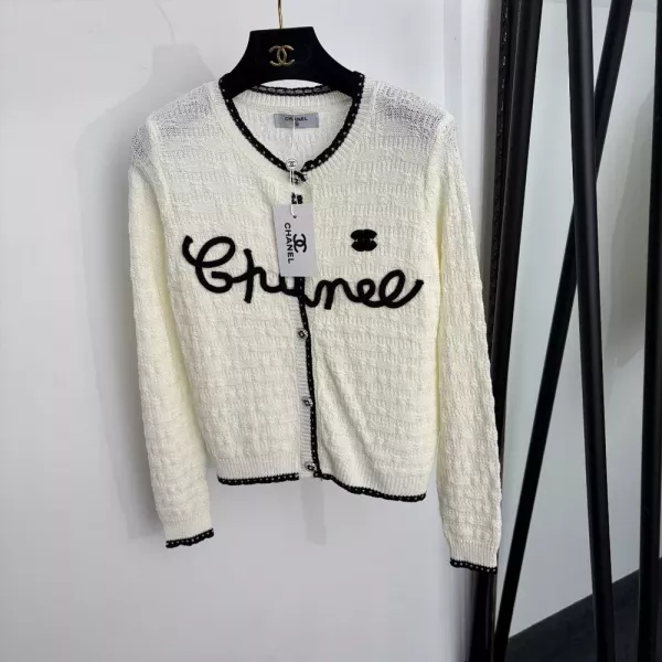 샤넬 산차화 버튼 포인트 긴소매 니트 가디건