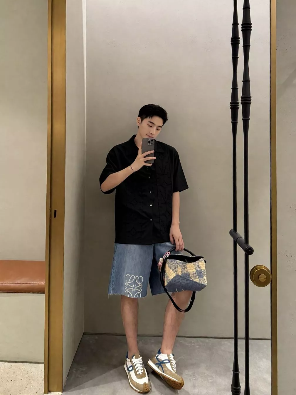 루이비통 모노그램 자수 디테일 반소매 셔츠 상세 이미지 14