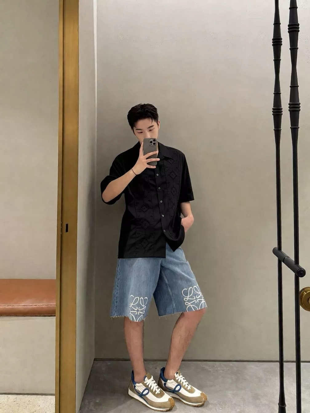 루이비통 모노그램 자수 디테일 반소매 셔츠 상세 이미지 13
