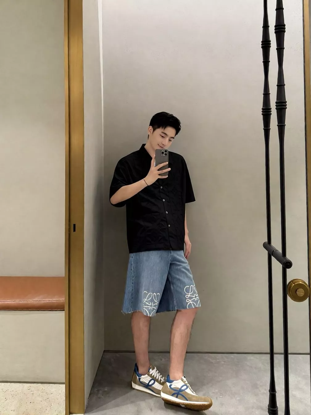 루이비통 모노그램 자수 디테일 반소매 셔츠 상세 이미지 11