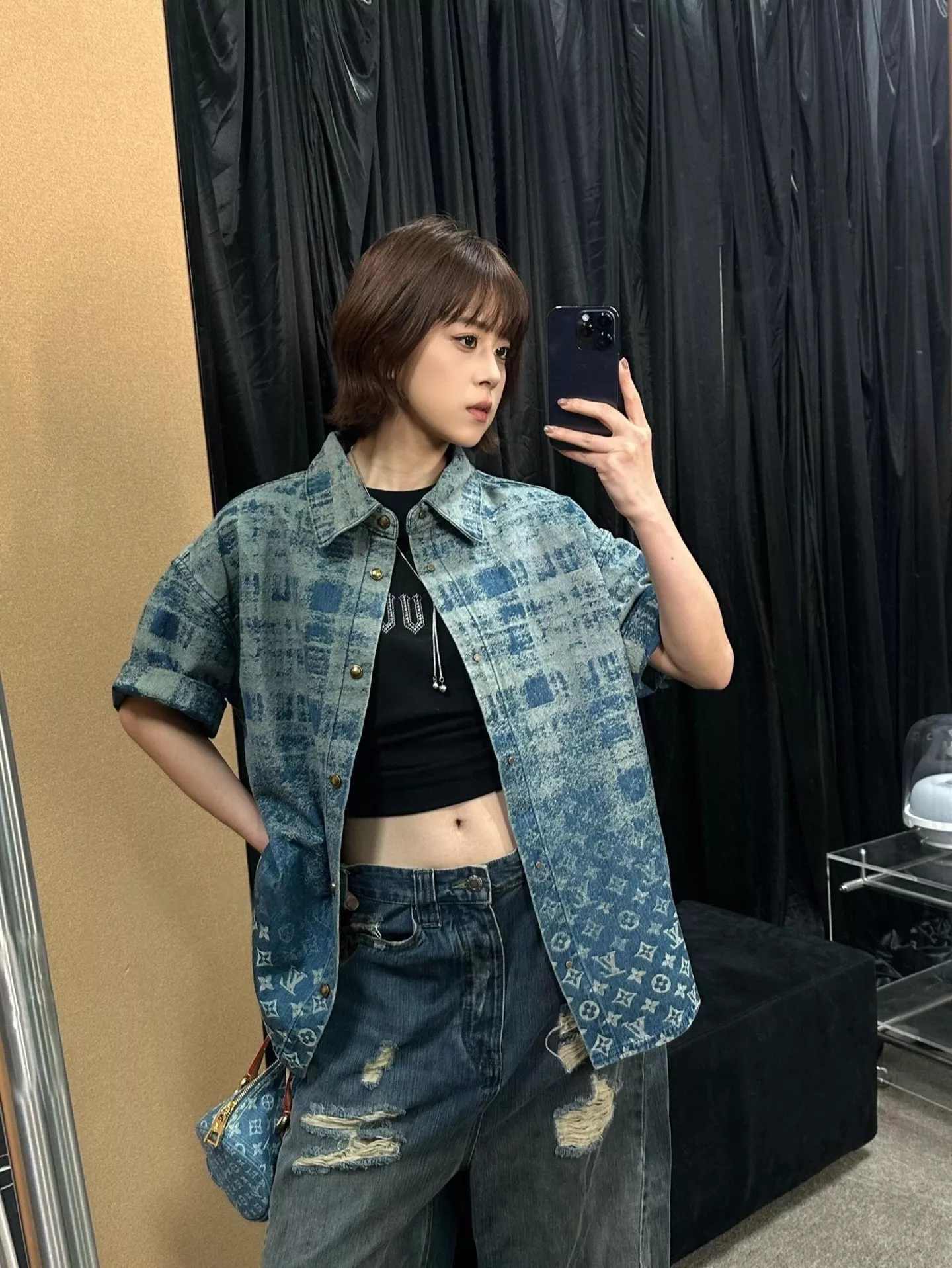 루이비통 모노그램 그라데이션 데님 반소매 셔츠 상세 이미지 16