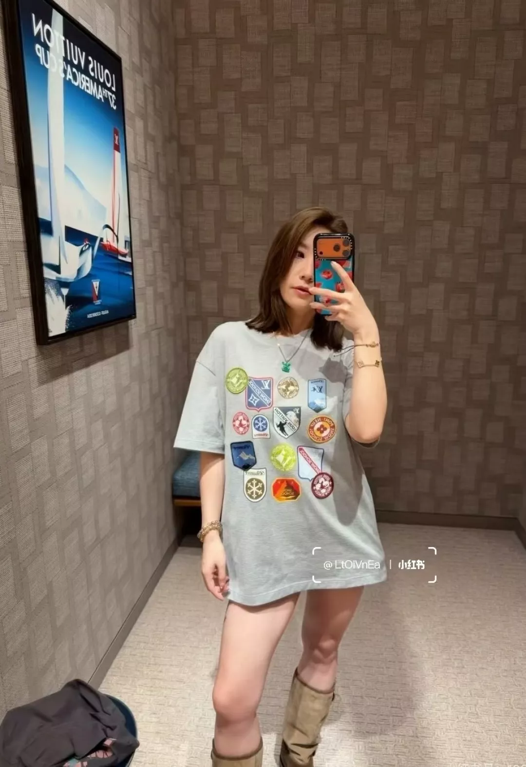 루이비통 멀티 배지 자수 프린트 반소매 티셔츠 상세 이미지 11