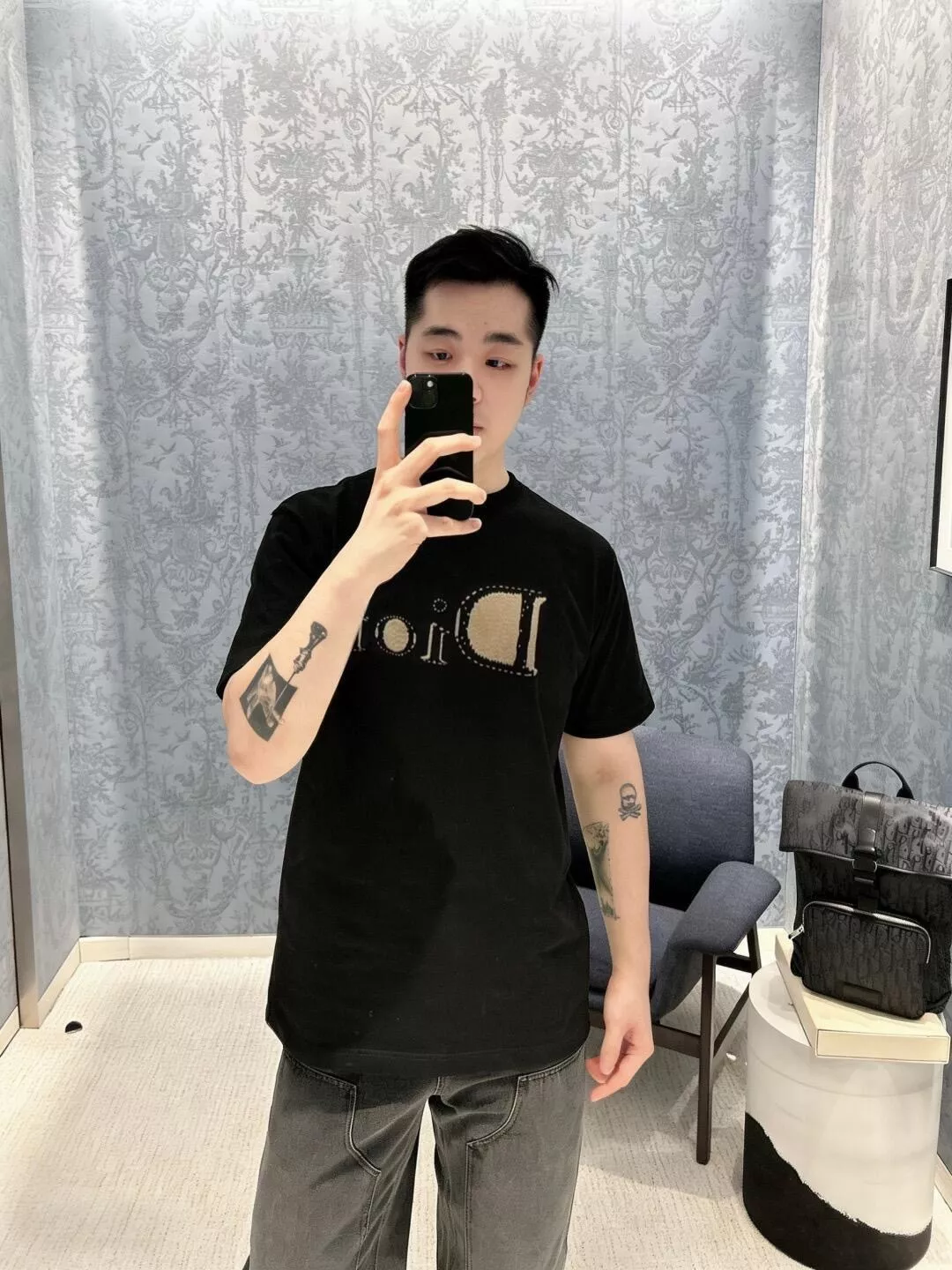 디올 레터 로고 자수 반소매 티셔츠 상세 이미지 15