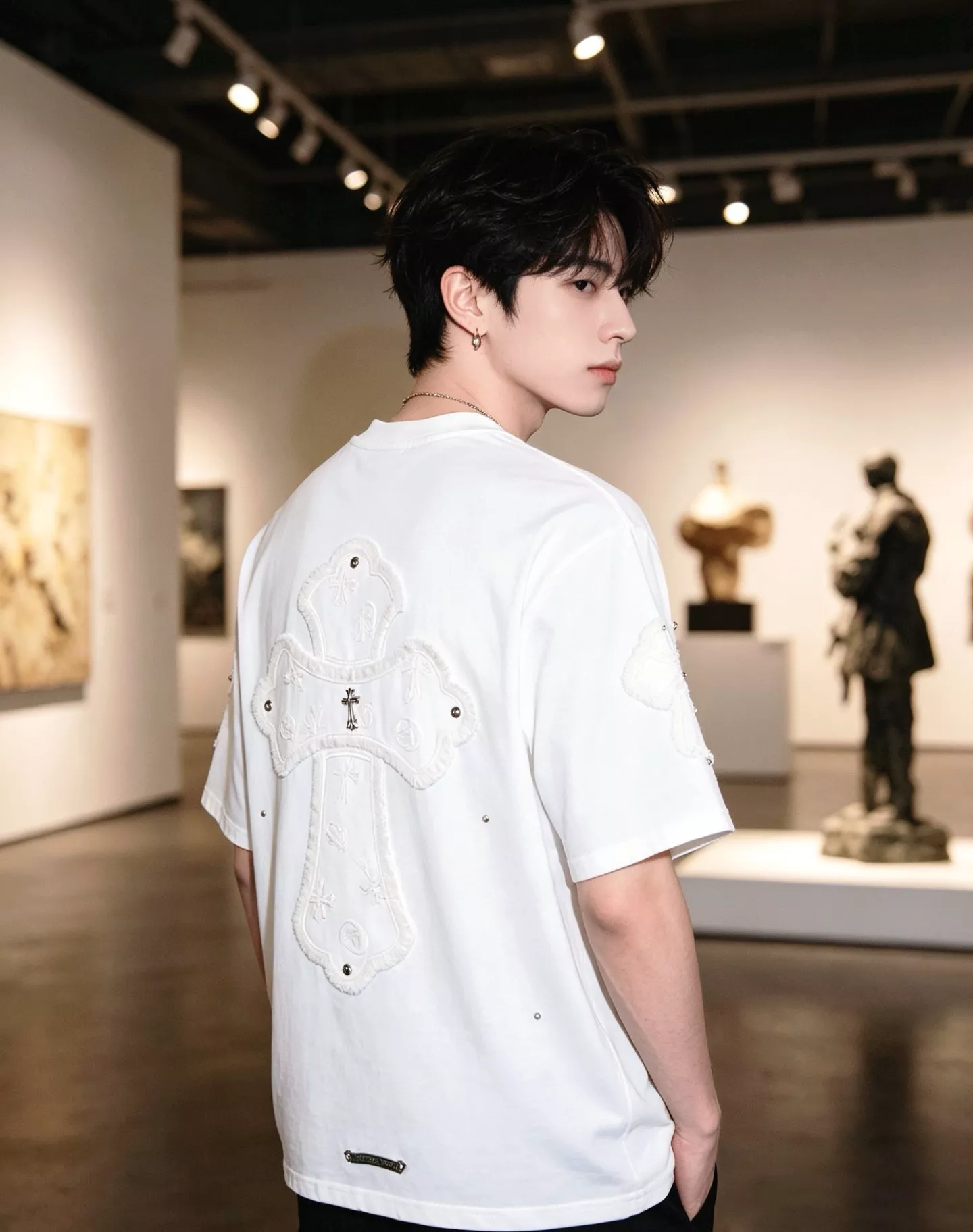 크롬하츠 십자가 패치 태슬 디테일 반소매 티셔츠 상세 이미지 15