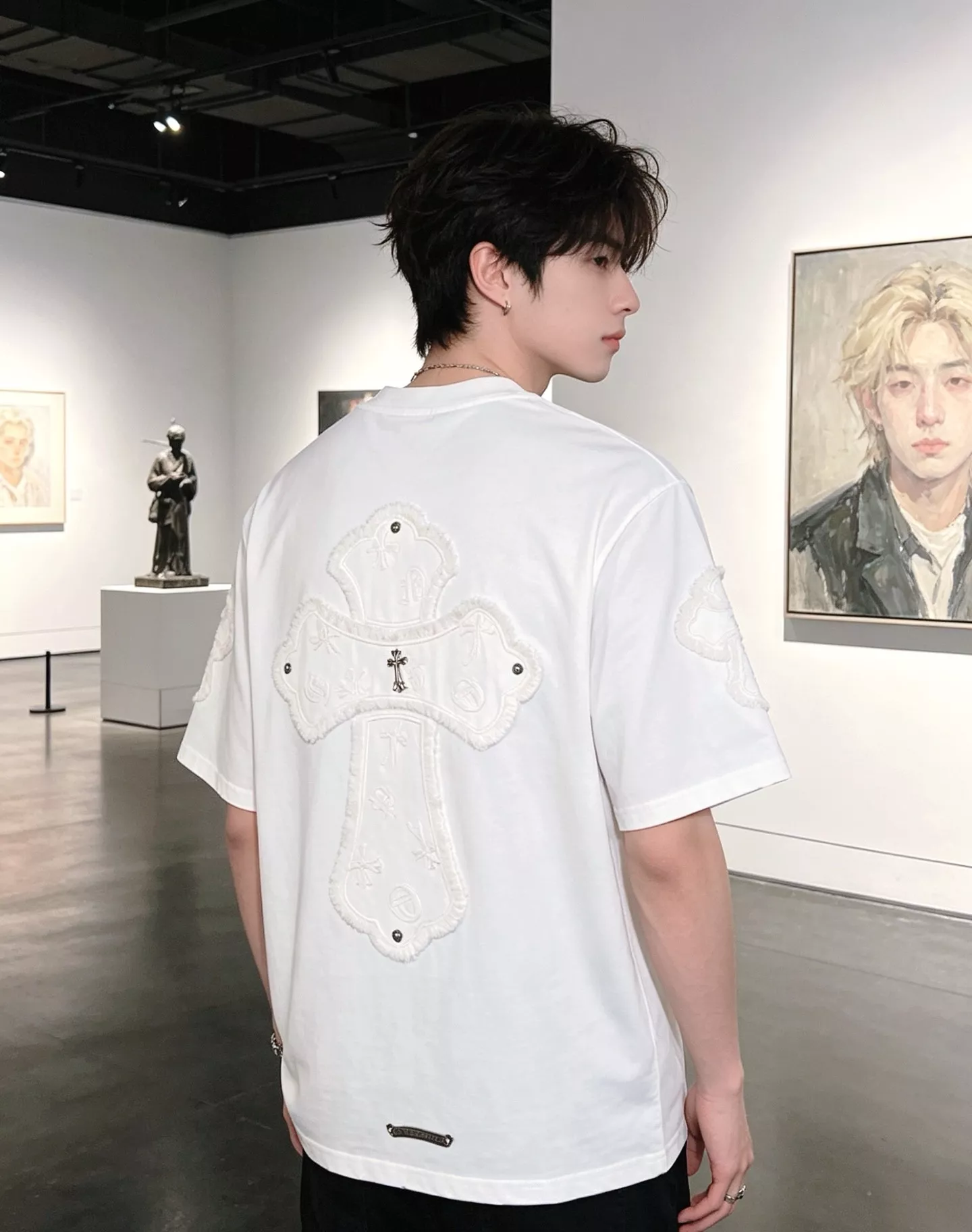 크롬하츠 십자가 패치 태슬 디테일 반소매 티셔츠 상세 이미지 16