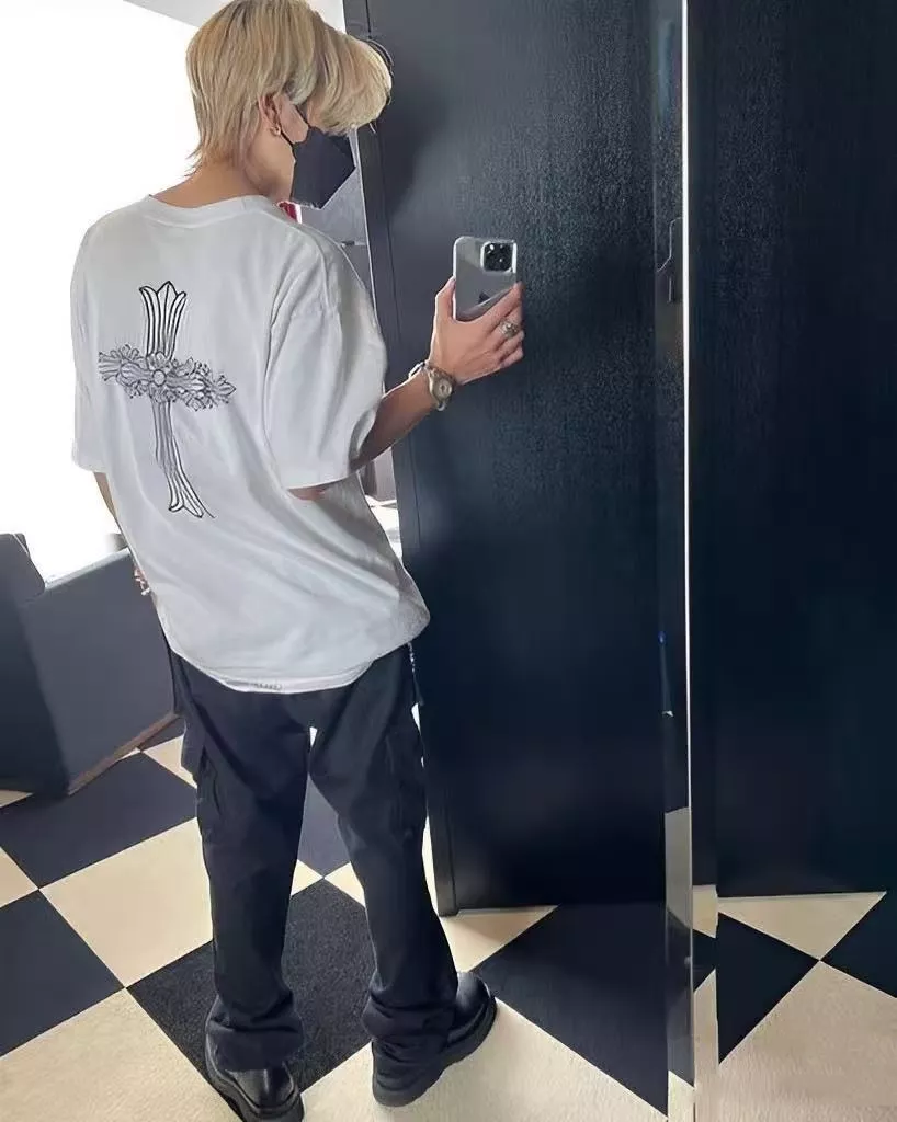 크롬하츠 포켓 장식 산스크리트 레터링과 후면 대형 크로스 프린트 반소매 티셔츠 상세 이미지 14