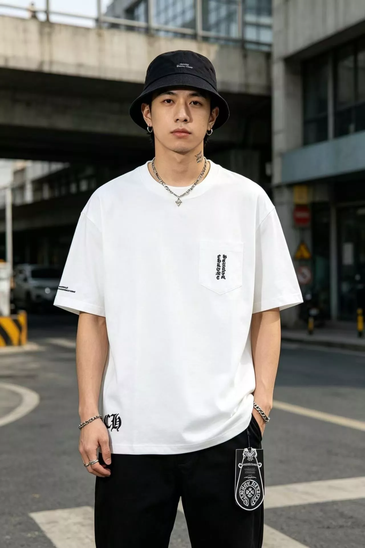 크롬하츠 포켓 장식 산스크리트 레터링과 후면 대형 크로스 프린트 반소매 티셔츠 상세 이미지 16