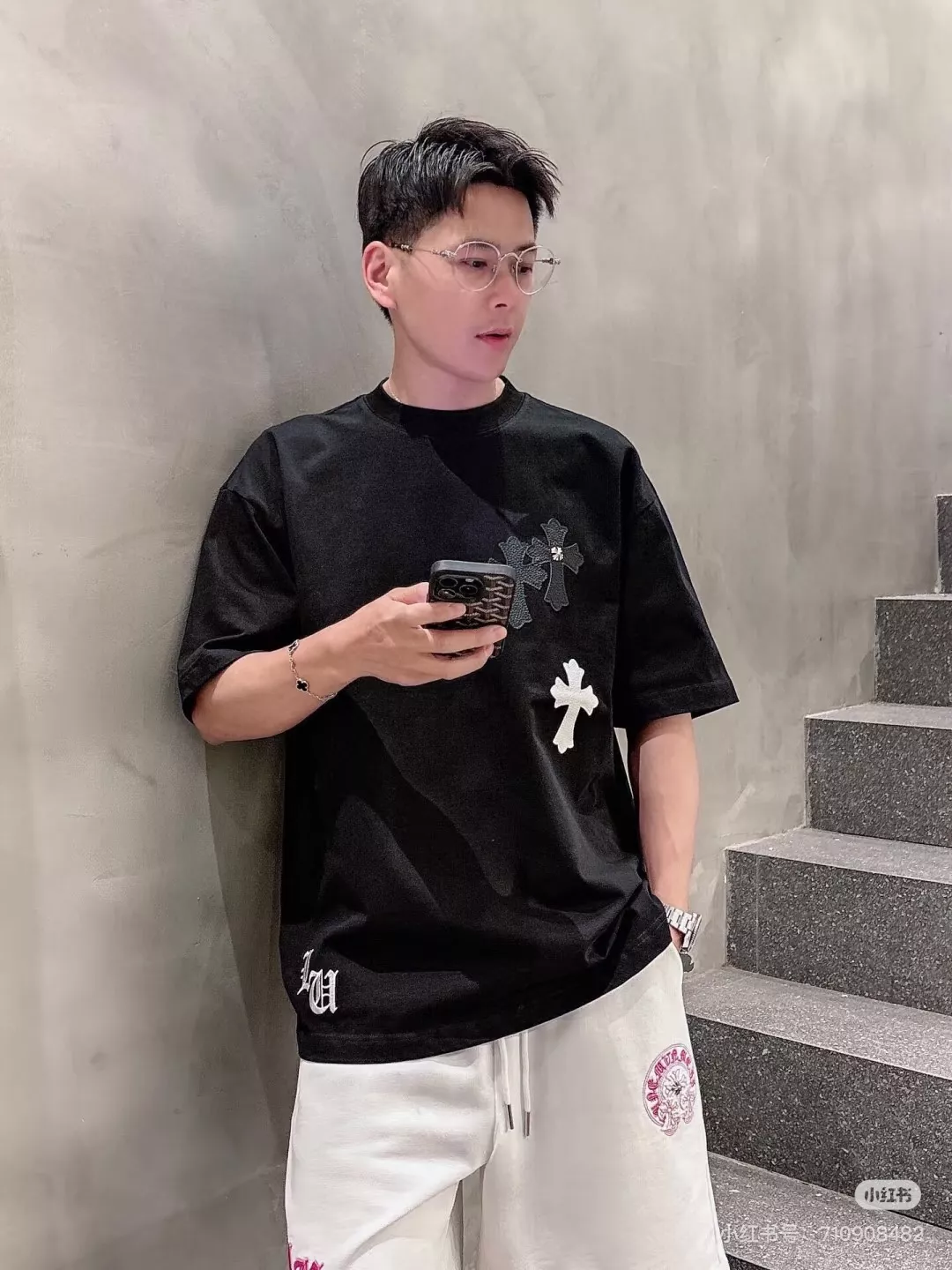 크롬하츠 십자가 가죽 패치 장식 반소매 티셔츠 상세 이미지 11