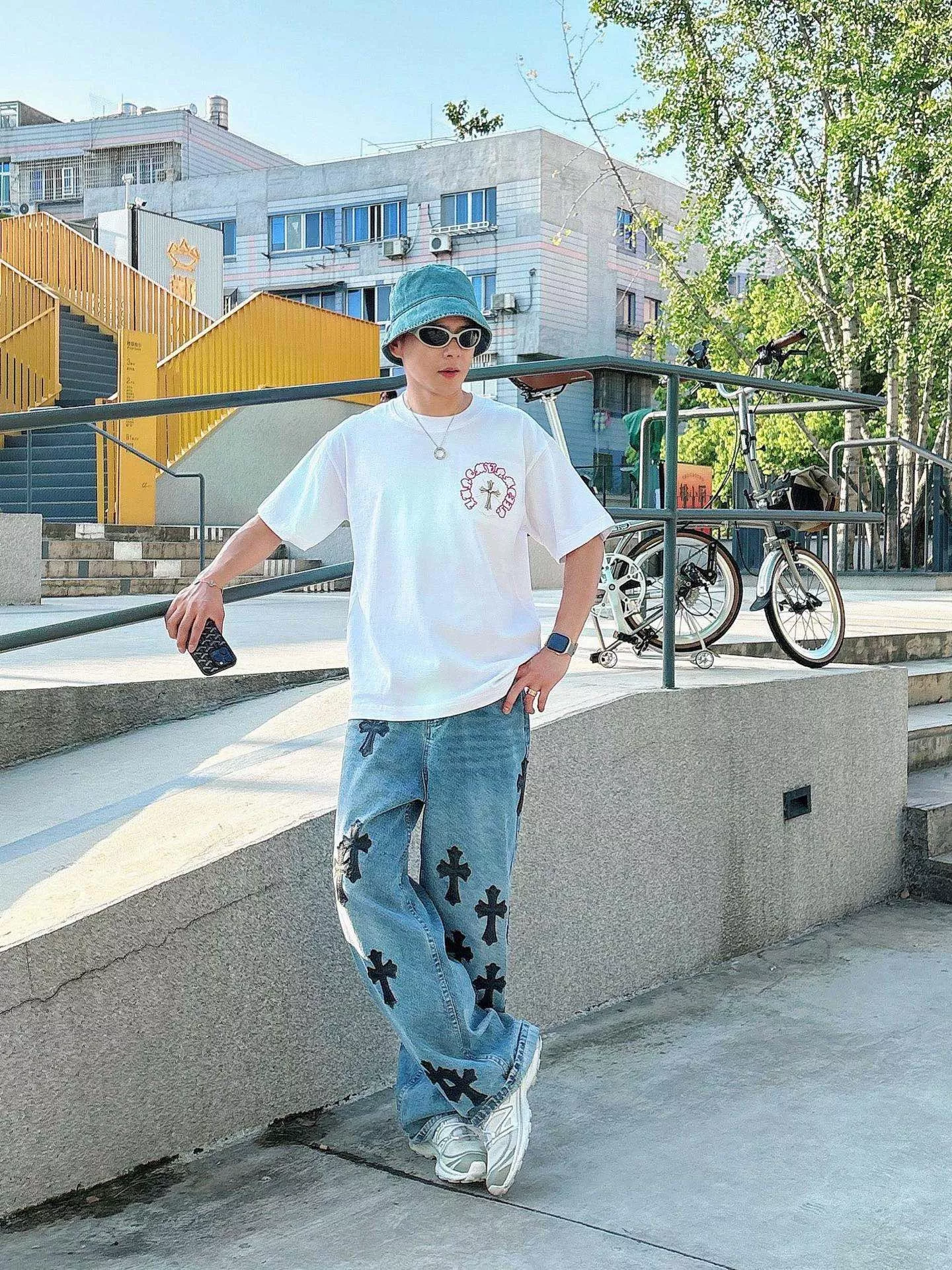 크롬하츠 레터링 자수 패치와 십자가 금속 장식이 포인트인 반소매 티셔츠 상세 이미지 19