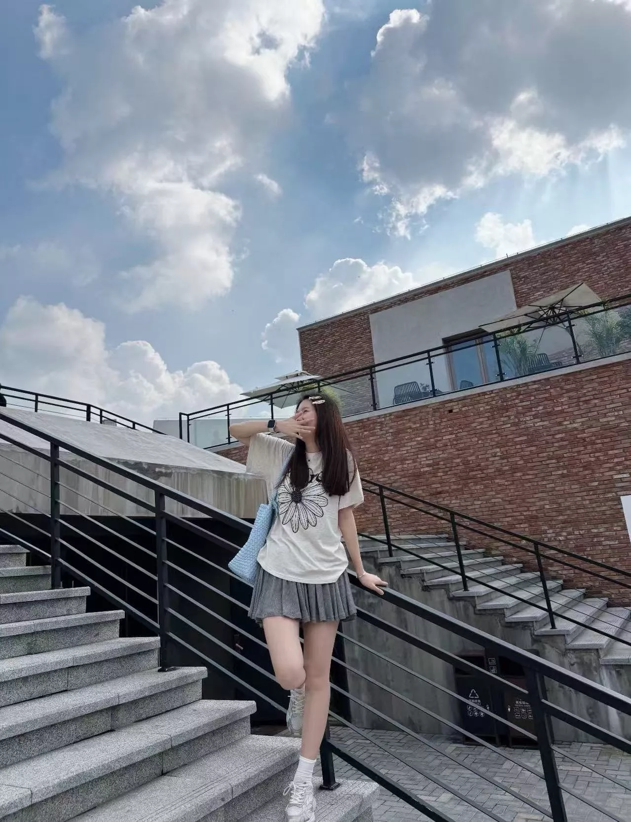 마르디메크르디 플라워 그래픽 루즈핏 반소매 티셔츠 상세 이미지 14