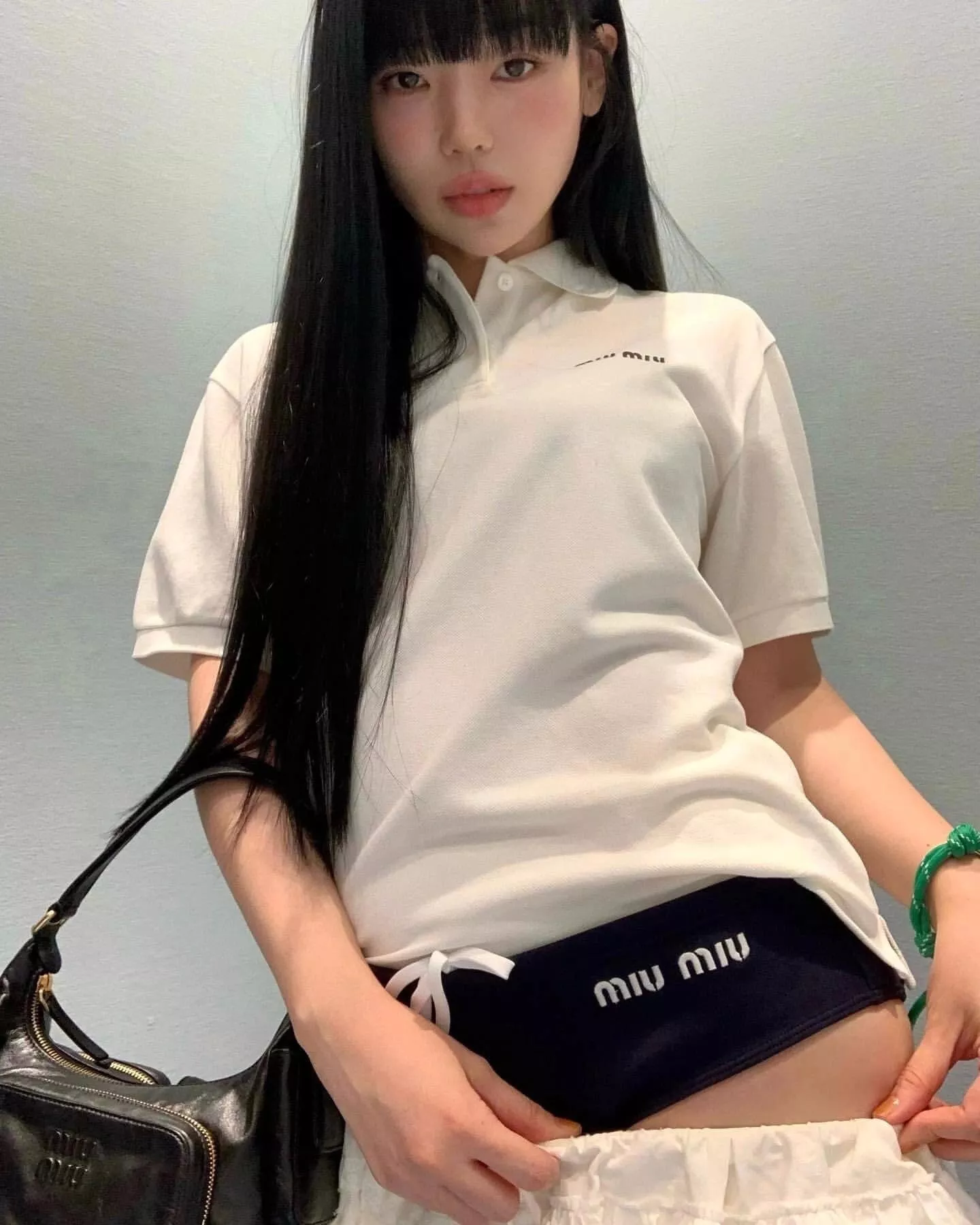 미우미우 클래식 로고 자수 폴로 반소매 상세 이미지 16