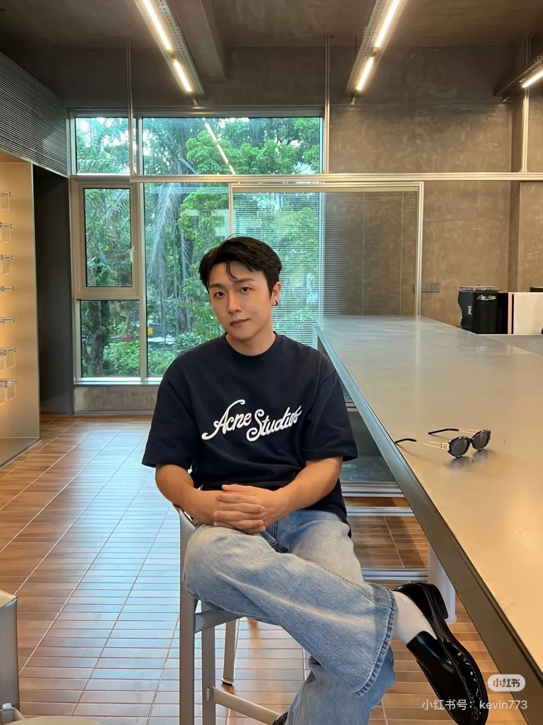 아크네스튜디오 자수 로고 포인트의 루즈핏 반소매 티셔츠 상세 이미지 19